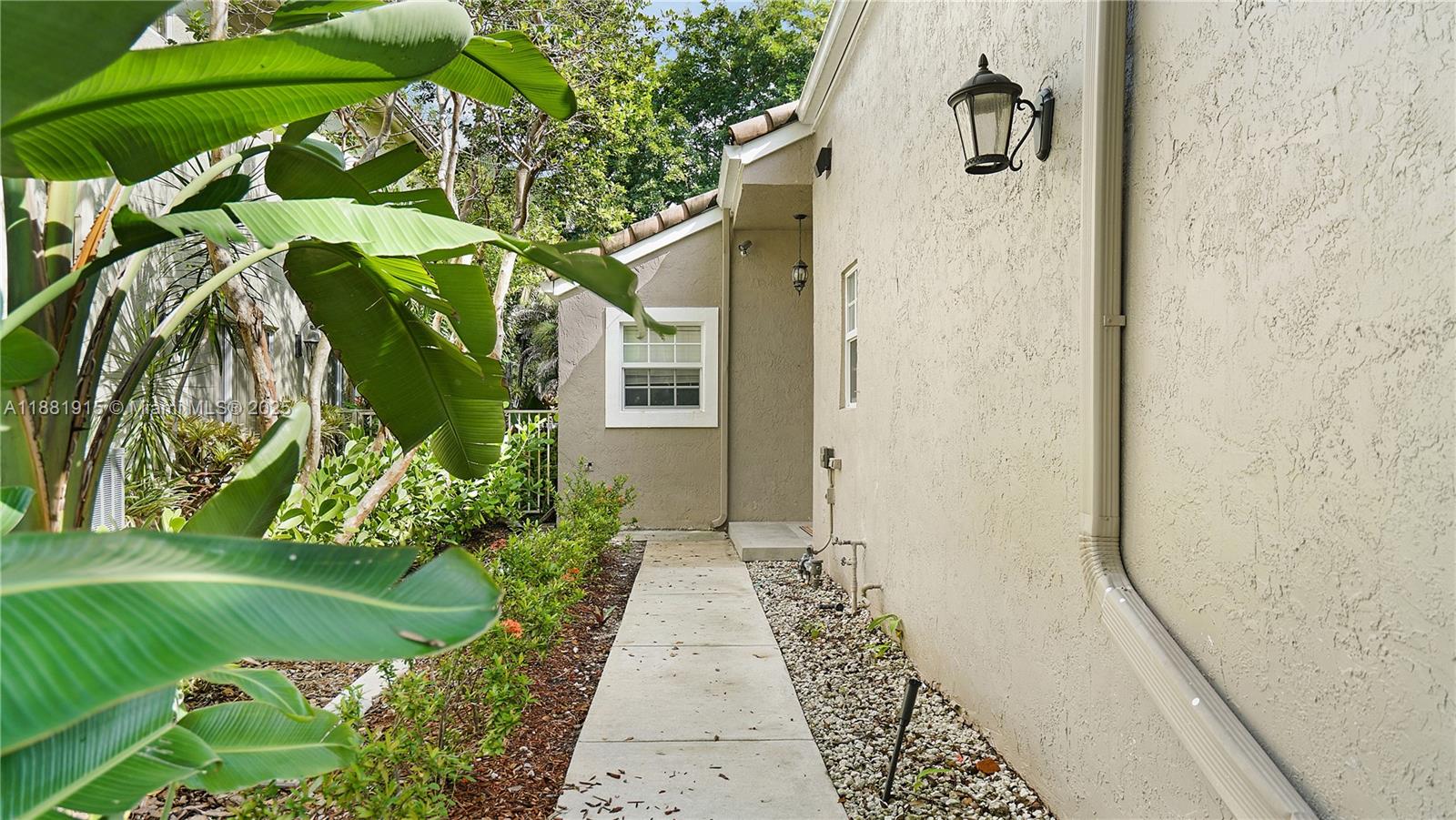 Plantation, Florida, 33322, United States, 3 Bedrooms Bedrooms, ,2 BathroomsBathrooms,Residential,For Sale,1947499