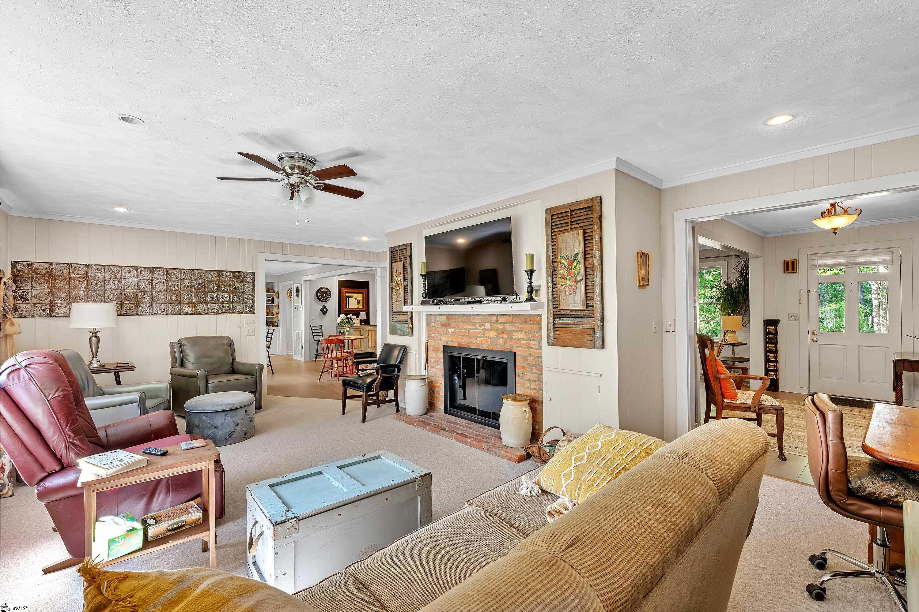 Landrum, South Carolina, 29356, United States, 3 Bedrooms Bedrooms, ,3 BathroomsBathrooms,Residential,For Sale,1948033