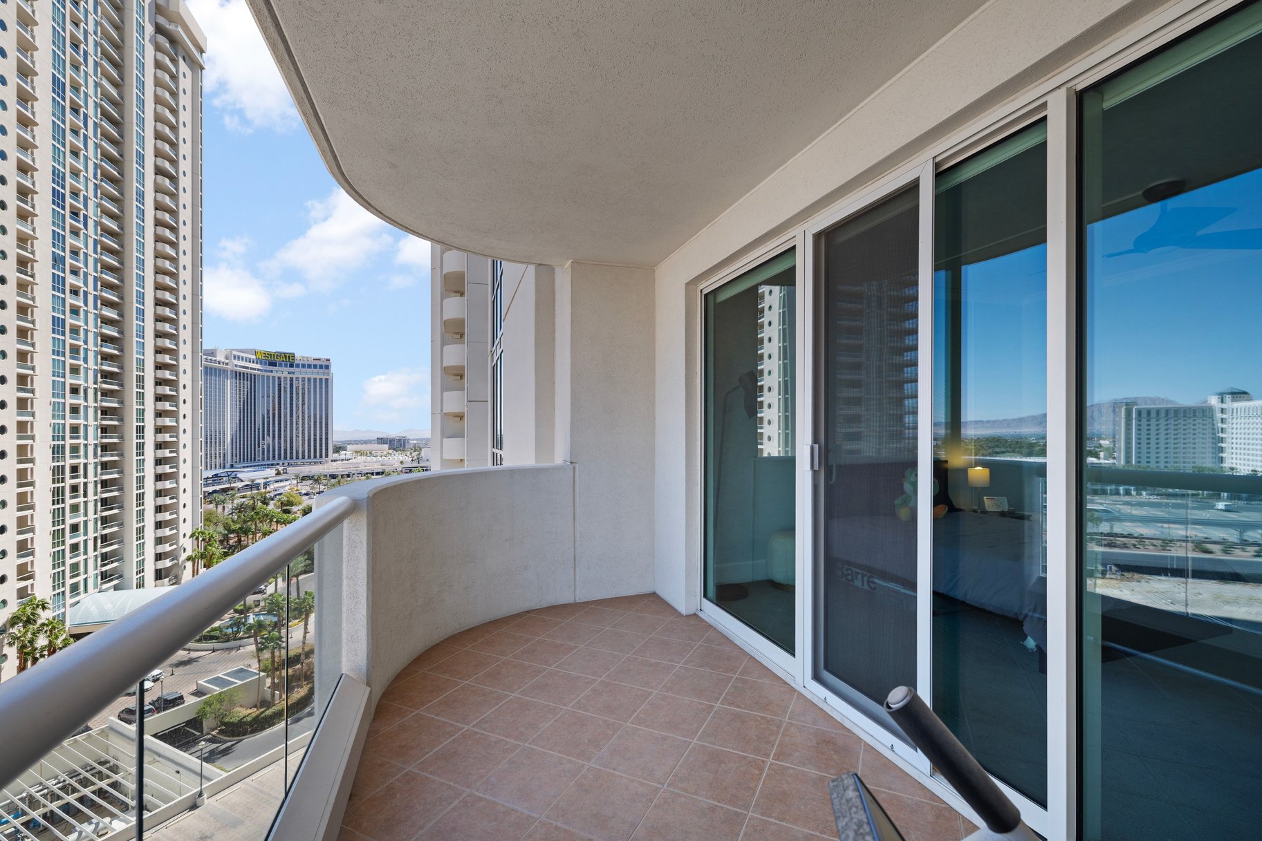  Sophisticated High-Rise Living at Turnberry Place - 物件實景