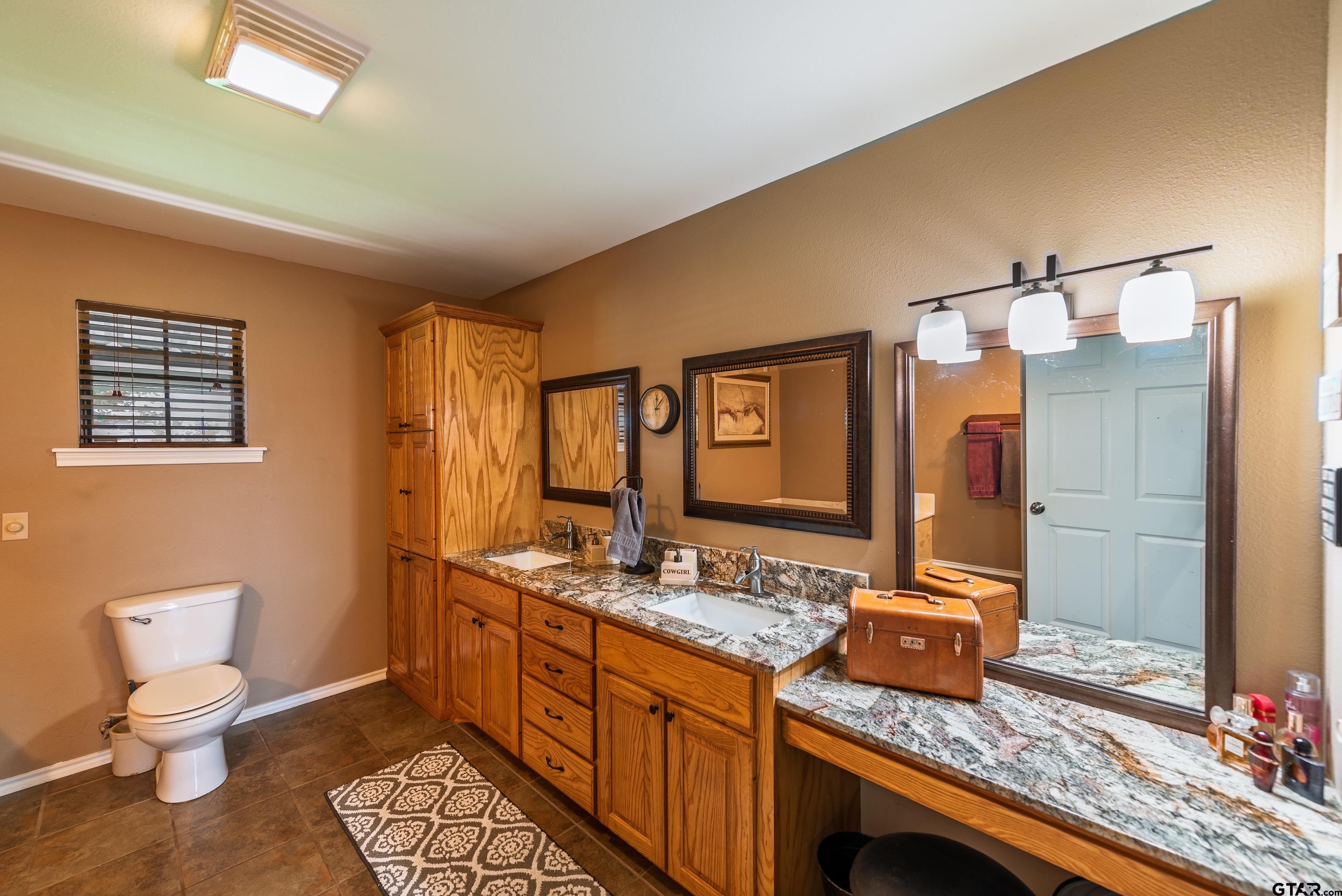 Naples, Texas, 75568, United States, 5 Bedrooms Bedrooms, ,4 BathroomsBathrooms,Residential,For Sale,1895043