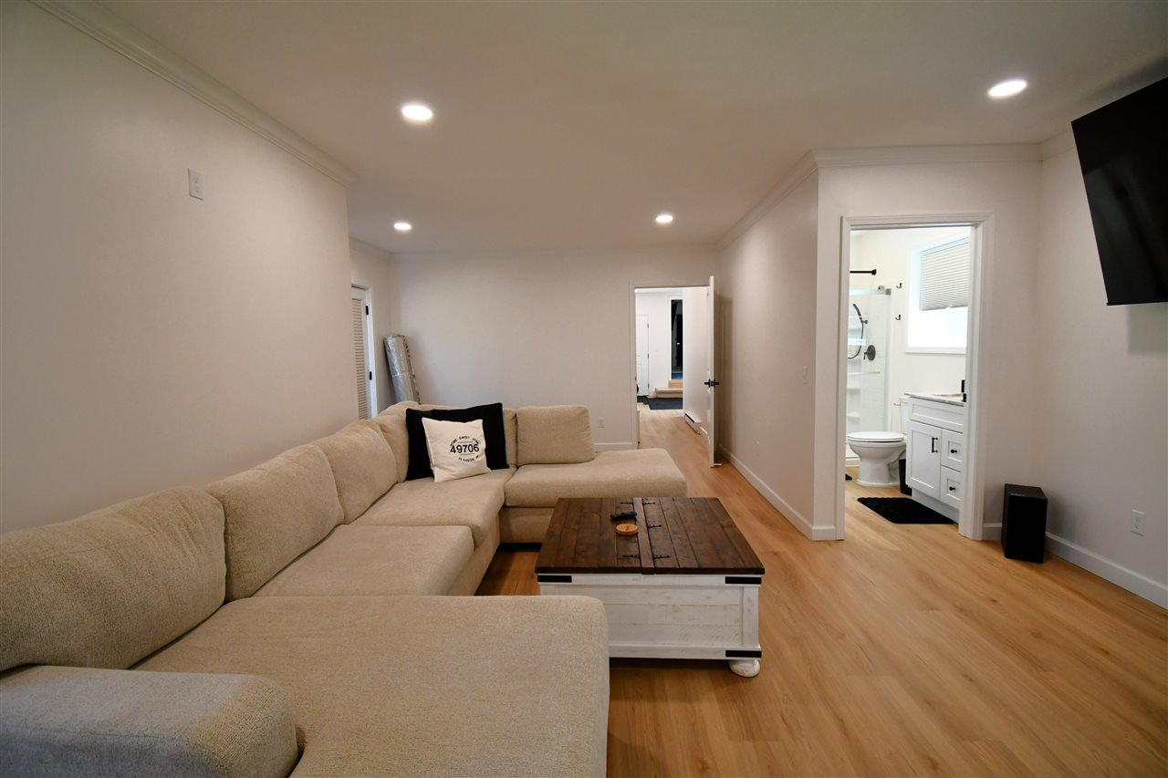 Alanson, Michigan, 49706, United States, 5 Bedrooms Bedrooms, ,3 BathroomsBathrooms,Residential,For Sale,1876087