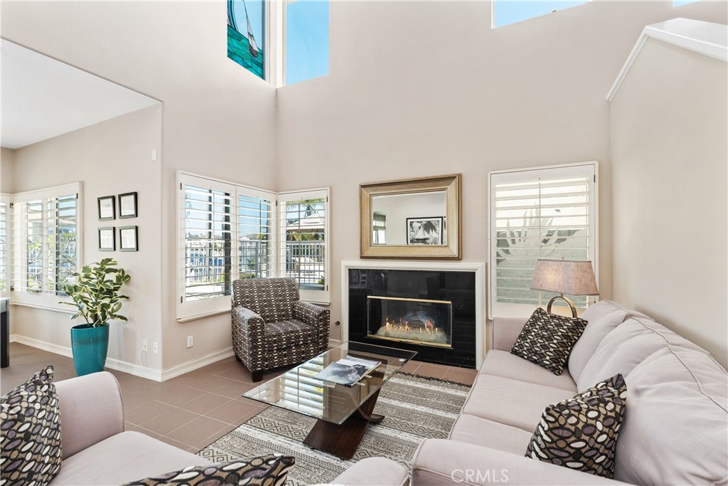 Long Beach, California, 90803, United States, 3 Bedrooms Bedrooms, ,3 BathroomsBathrooms,Residential,For Sale,1989113