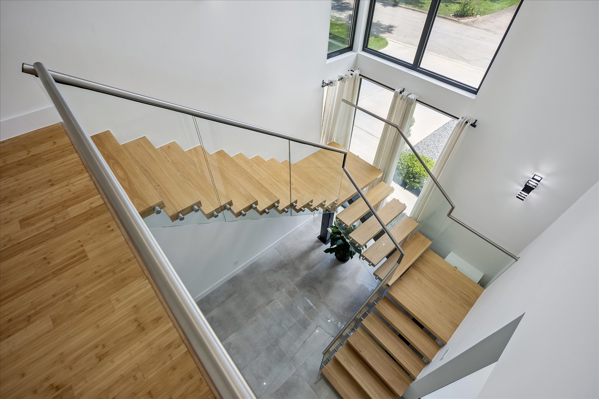  9909 Larston Street - 物件實景