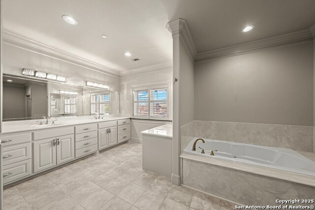 Kerrville, Texas, 78028, United States, 3 Bedrooms Bedrooms, ,5 BathroomsBathrooms,Residential,For Sale,2002540