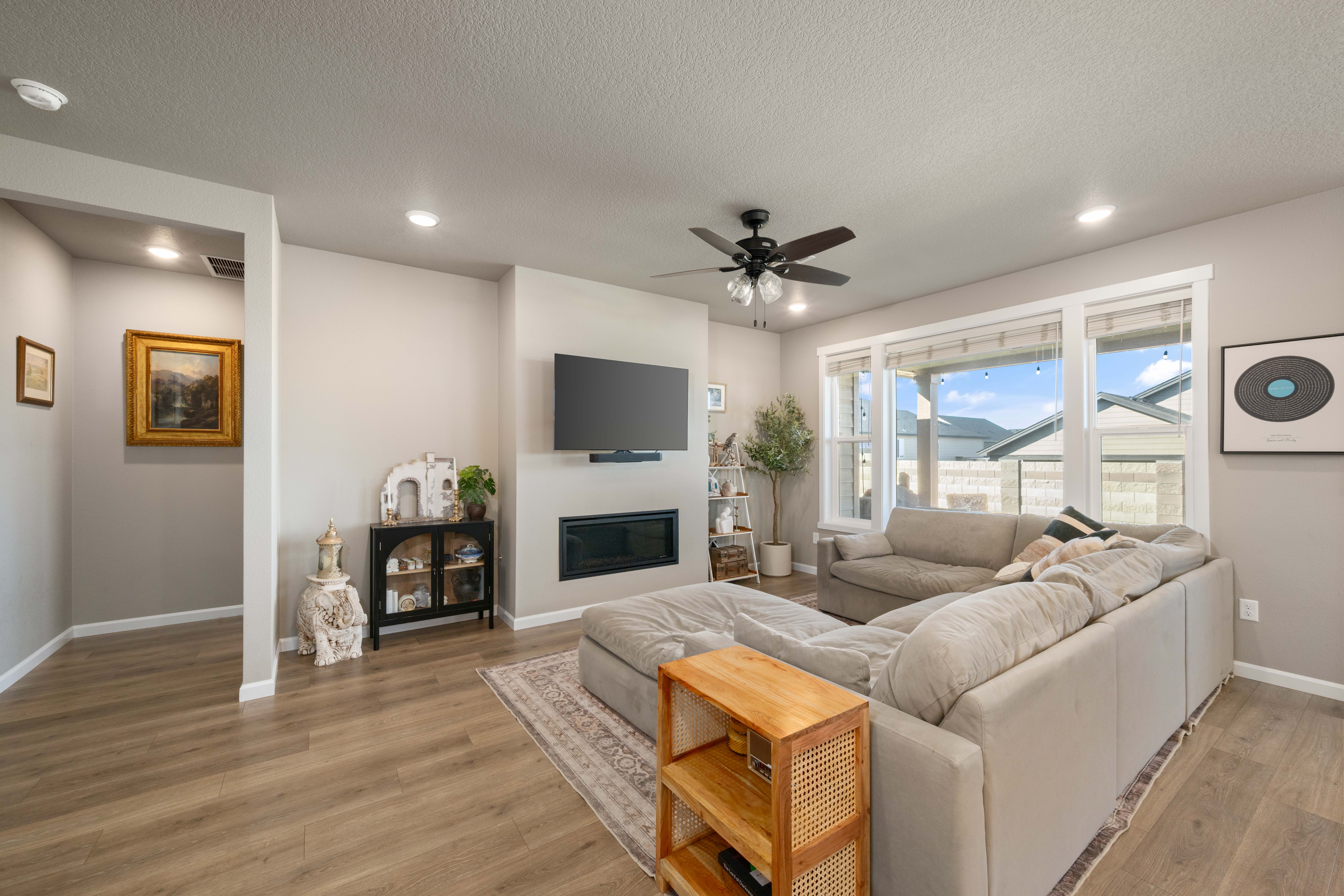  2024 West Richland Gem + RV Parking - 物件實景