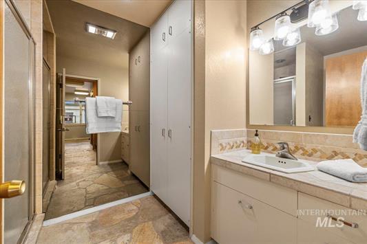 Caldwell, Idaho, 83605, United States, 2 Bedrooms Bedrooms, ,3 BathroomsBathrooms,Residential,For Sale,1979980