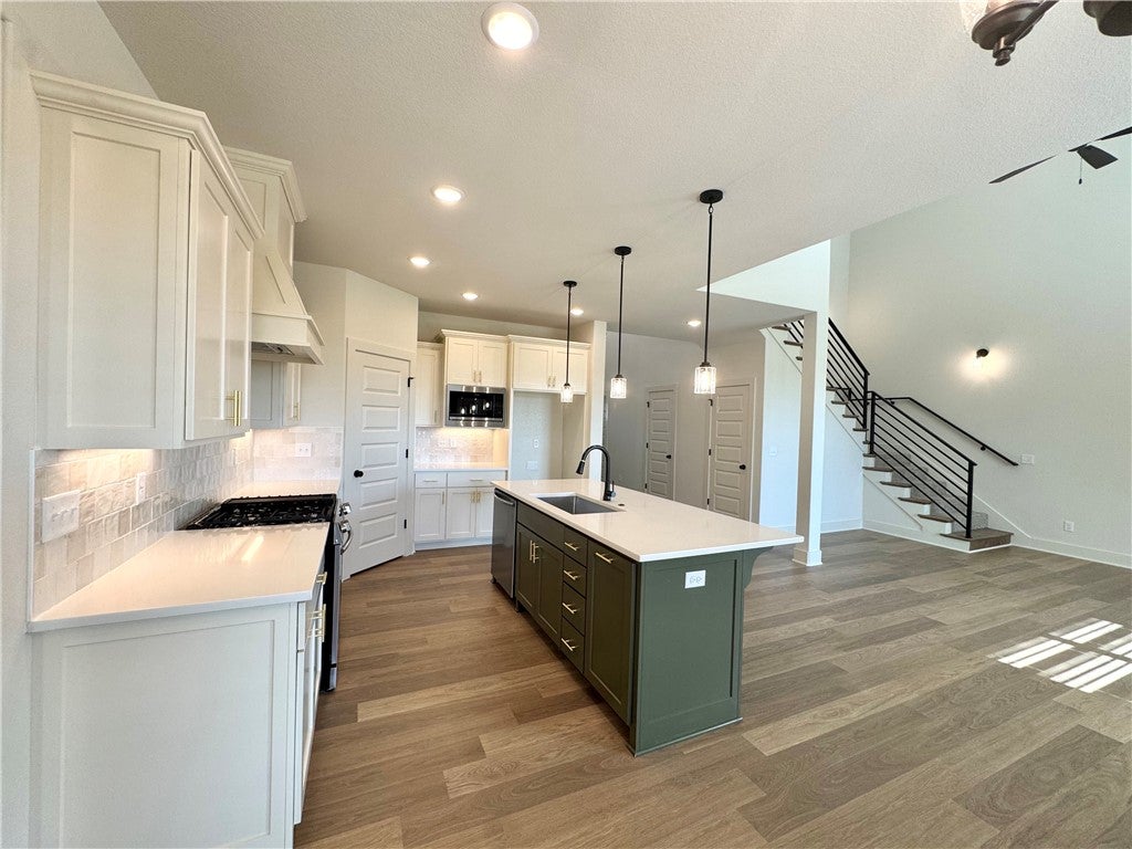 Rogers, Arkansas, 72758, United States, 5 Bedrooms Bedrooms, ,3 BathroomsBathrooms,Residential,For Sale,2002249