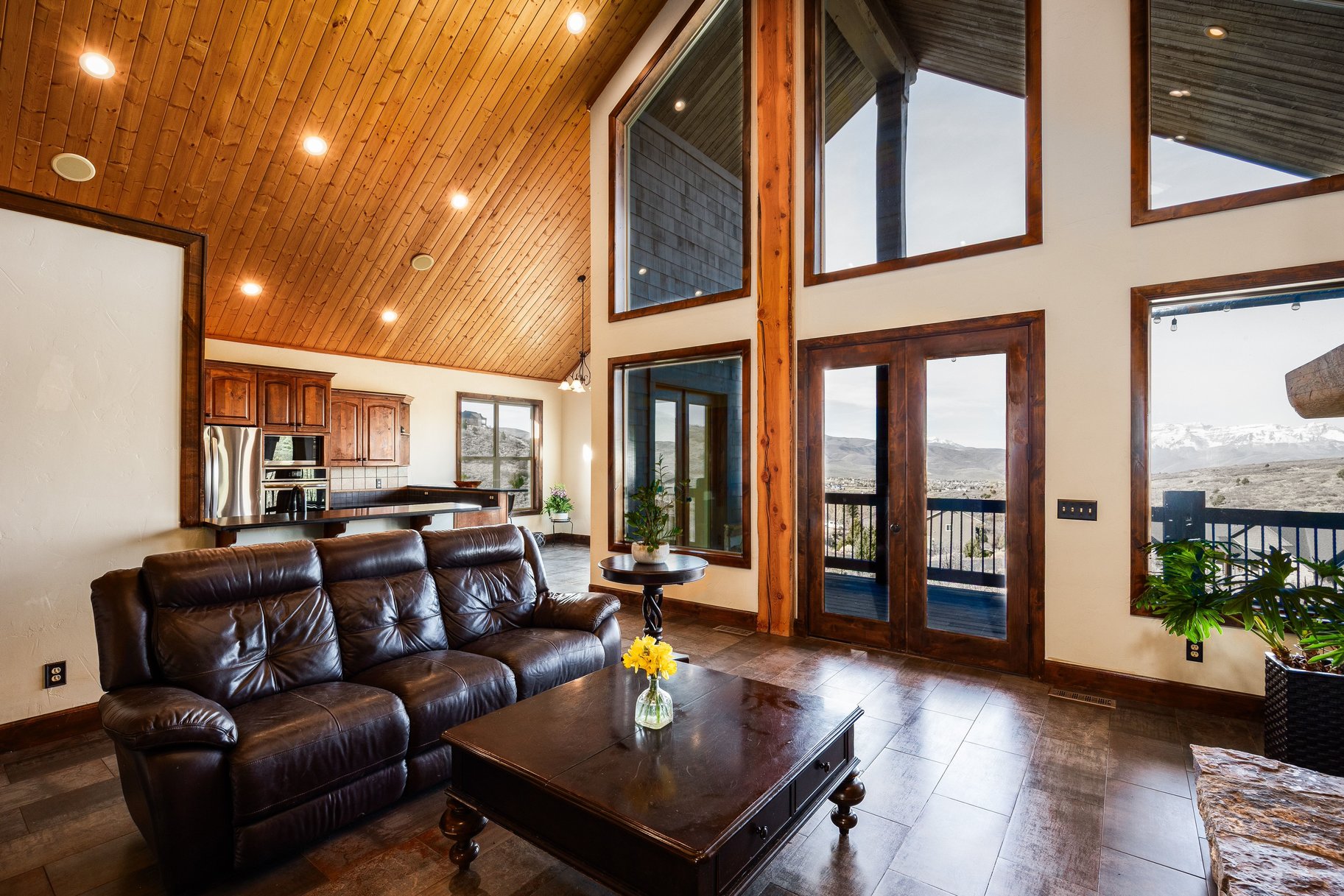  The Ultimate Multi-Generational Mountain Retreat Backing to 500 Acres of Open Sp - 物件實景