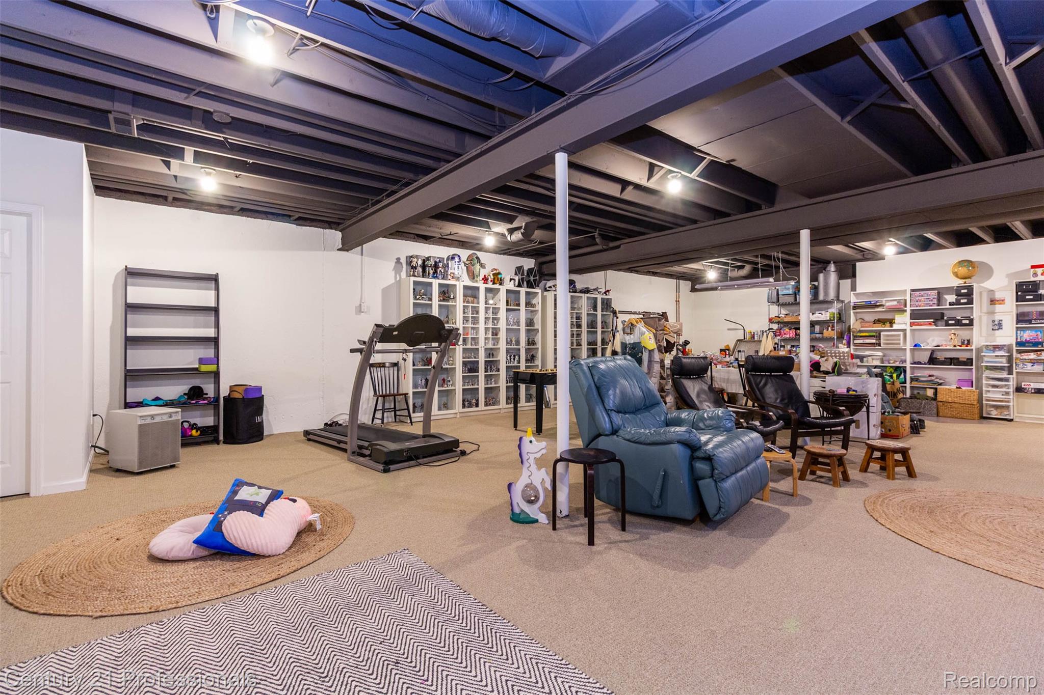 Troy, Michigan, 48098, United States, 2 Bedrooms Bedrooms, ,3 BathroomsBathrooms,Residential,For Sale,1979422