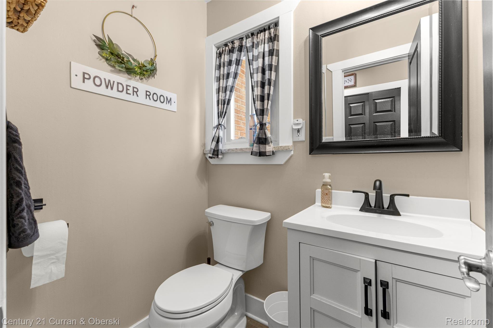 Canton Charter Township, Michigan, 48188, United States, 5 Bedrooms Bedrooms, ,3 BathroomsBathrooms,Residential,For Sale,1904333