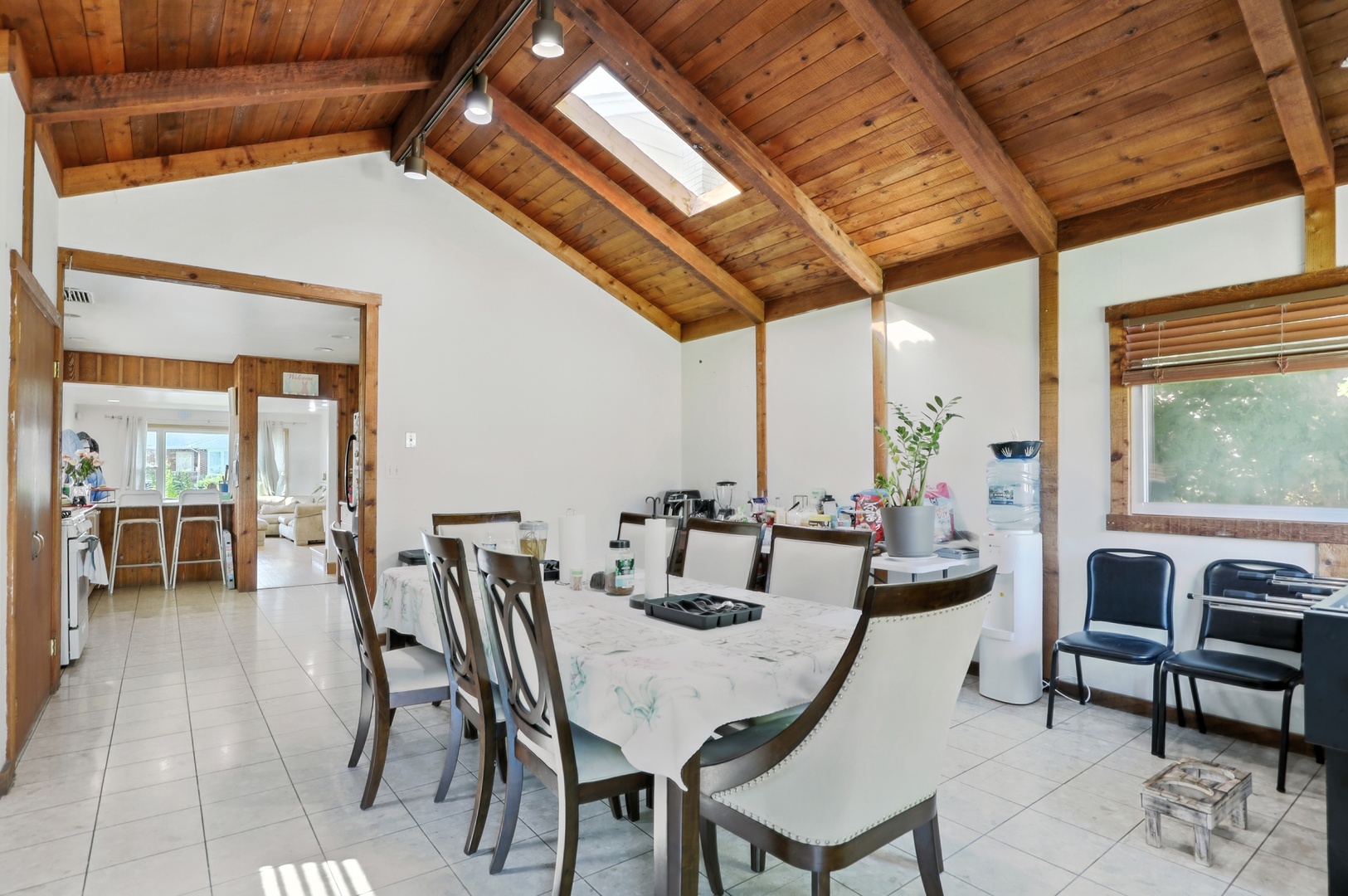 Lincolnwood, Illinois, 60712, United States, 3 Bedrooms Bedrooms, ,2 BathroomsBathrooms,Residential,For Sale,1951315