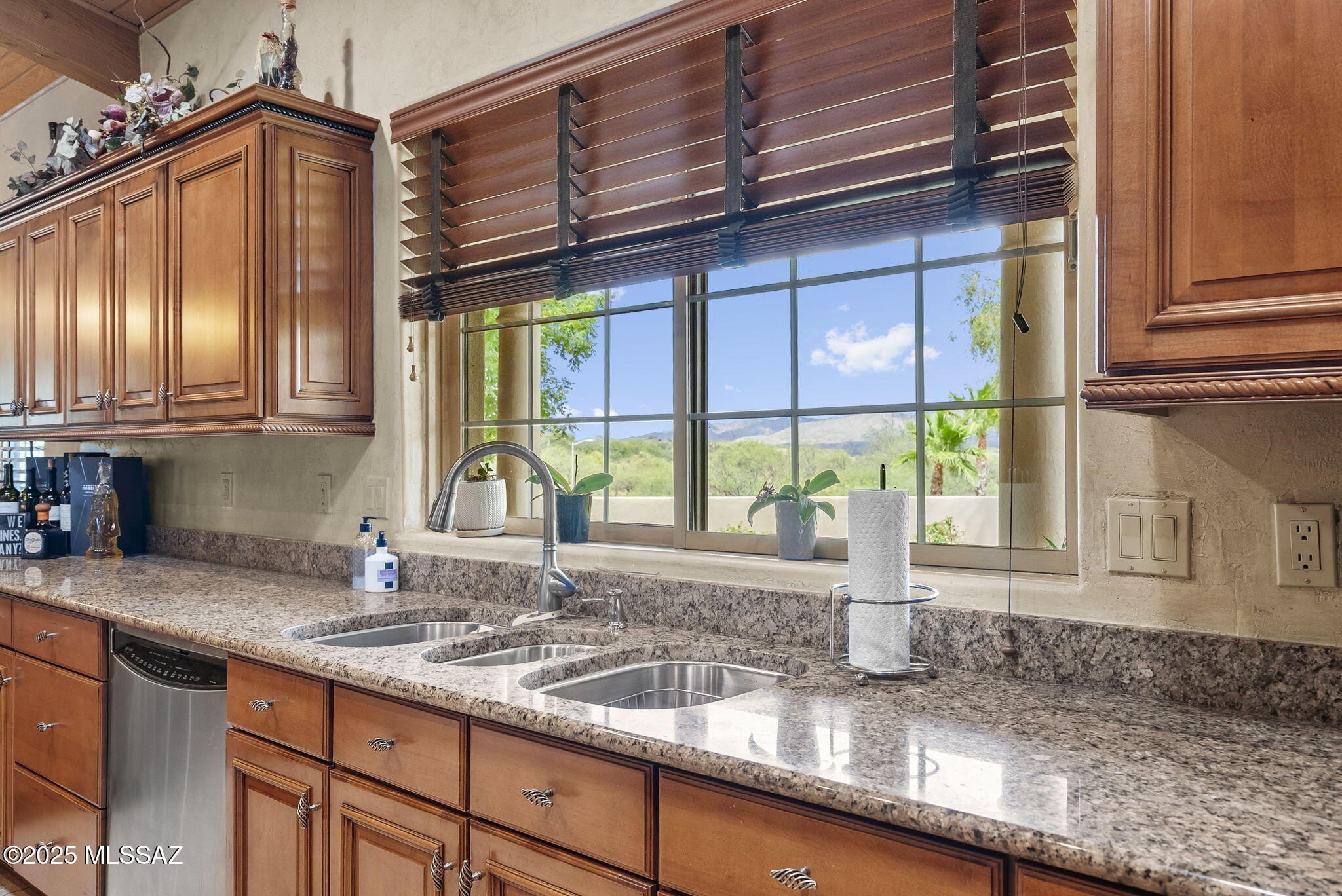 Nogales, Arizona, 85621, United States, 4 Bedrooms Bedrooms, ,7 BathroomsBathrooms,Residential,For Sale,1975895