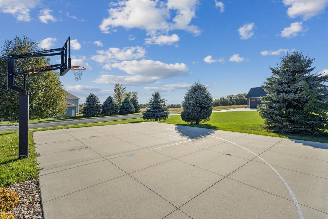 Vinton, Iowa, 52349, United States, 5 Bedrooms Bedrooms, ,3 BathroomsBathrooms,Residential,For Sale,1979270