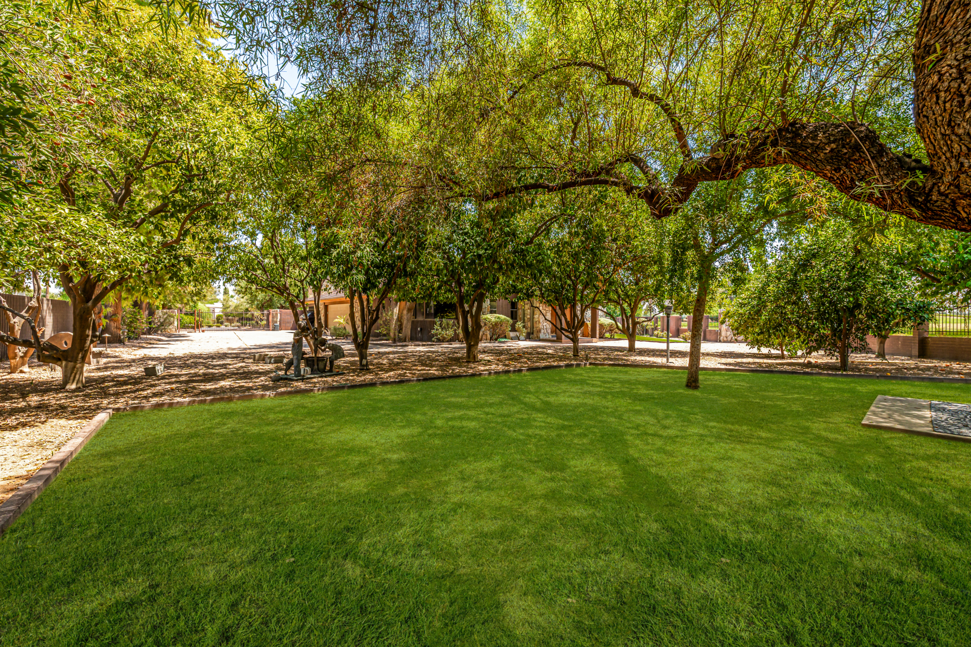 Paradise Valley, Arizona, 85253, United States, 4 Bedrooms Bedrooms, ,8 BathroomsBathrooms,Residential,For Sale,1914345
