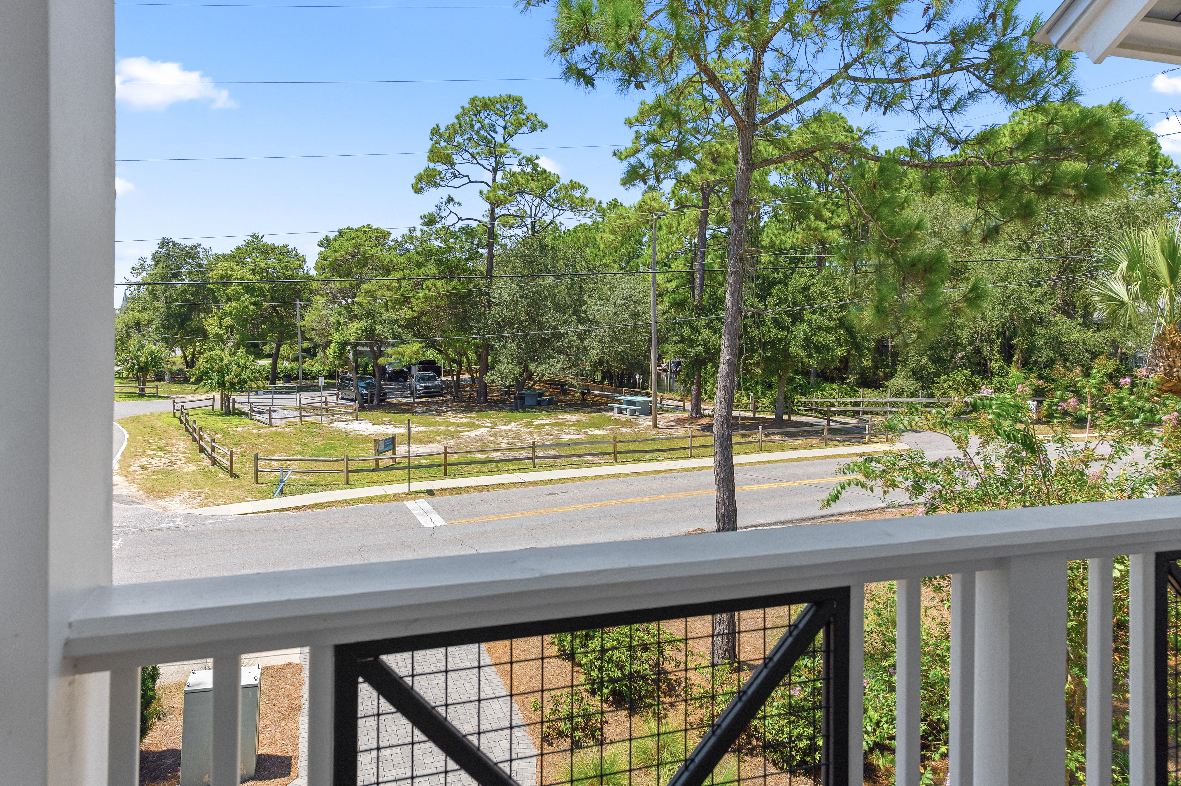  Turnkey Coastal Luxury Across From Eastern Lake And Steps To The Gulf - 物件實景