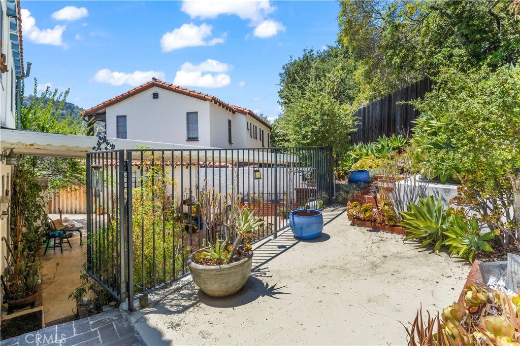 Glendale, California, 91206, United States, 2 Bedrooms Bedrooms, ,2 BathroomsBathrooms,Residential,For Sale,1978783