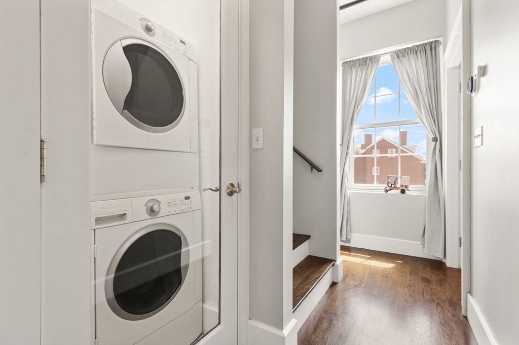 Salem, Massachusetts, 01970, United States, 2 Bedrooms Bedrooms, ,2 BathroomsBathrooms,Residential,For Sale,1896365