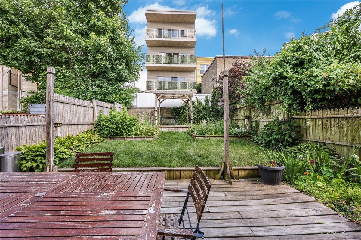 Jersey City, New Jersey, 07307, United States, 5 Bedrooms Bedrooms, ,2 BathroomsBathrooms,Residential,For Sale,1988239