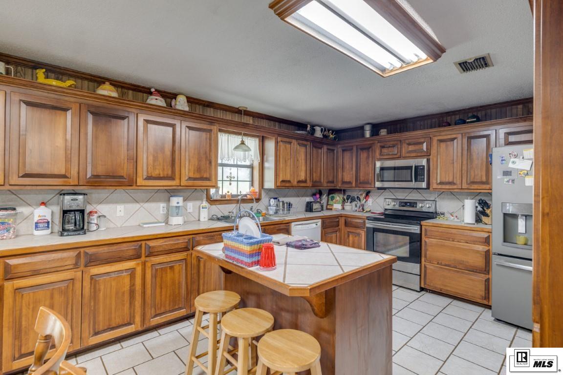 Rayville, Louisiana, 71269, United States, 3 Bedrooms Bedrooms, ,2 BathroomsBathrooms,Residential,For Sale,1847569