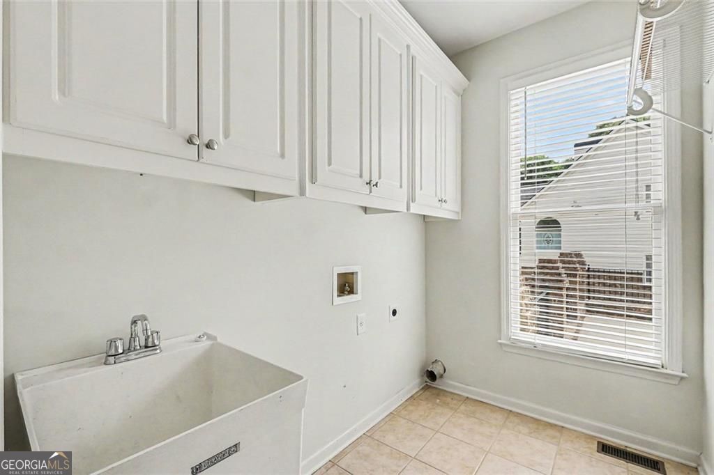 Flowery Branch, Georgia, 30542, United States, 6 Bedrooms Bedrooms, ,5 BathroomsBathrooms,Residential,For Sale,2043062