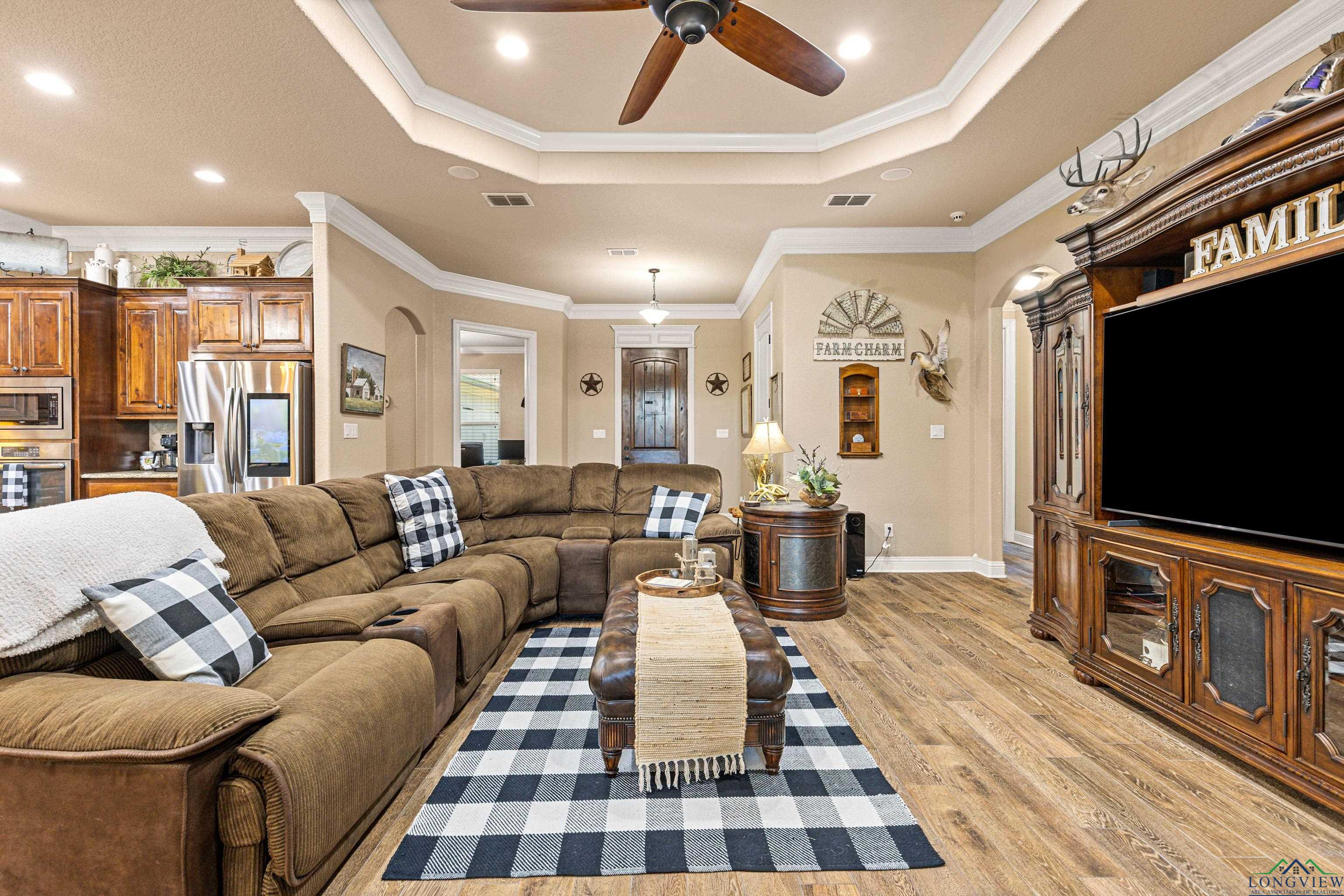 Longview, Texas, 75605, United States, 5 Bedrooms Bedrooms, ,3 BathroomsBathrooms,Residential,For Sale,1827224