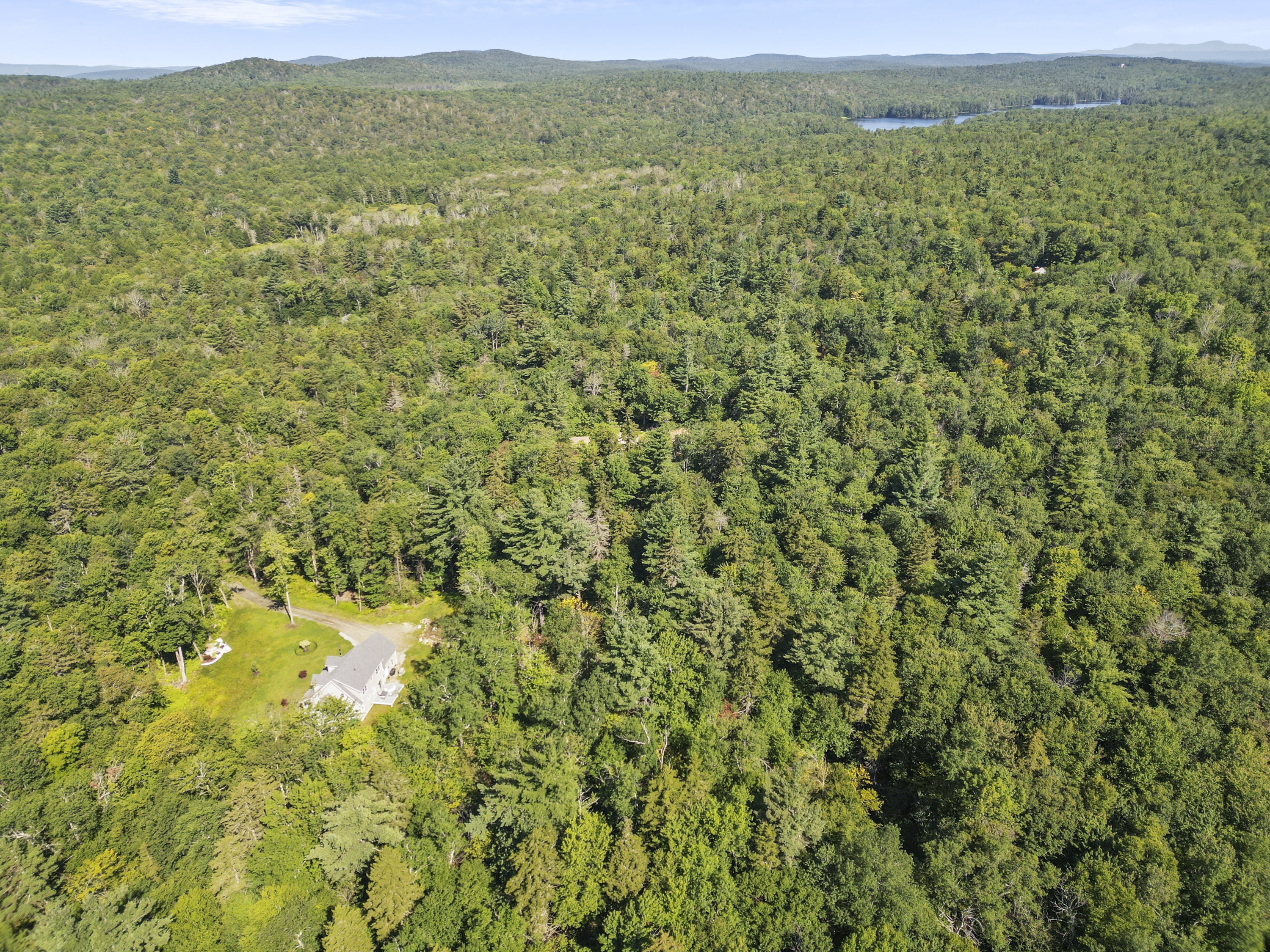  7.5 SERENE ACRES IN BECKET WOODS - 物件實景