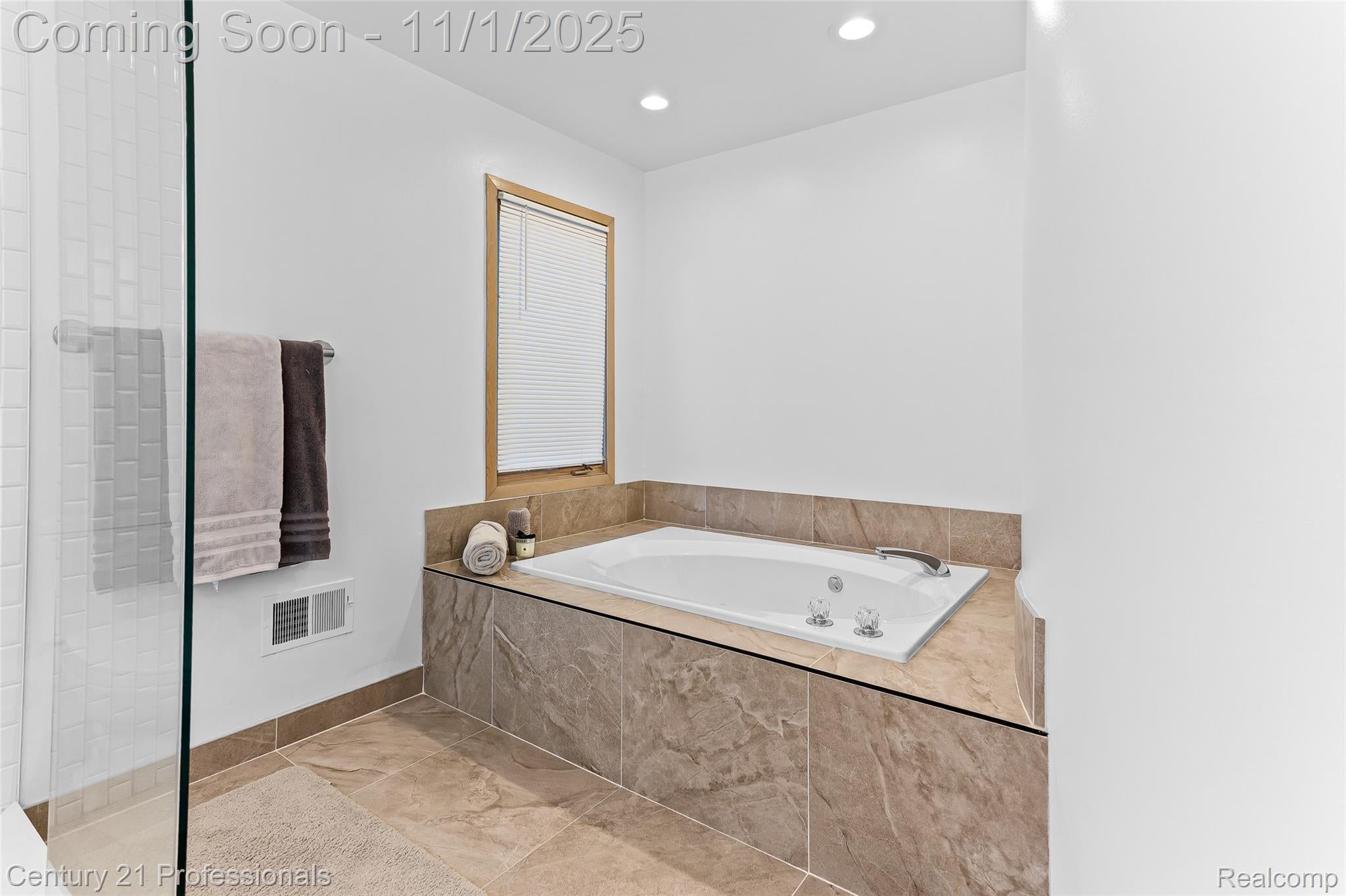 FarmingtonHills, Michigan, 48331, United States, 3 Bedrooms Bedrooms, ,3 BathroomsBathrooms,Residential,For Sale,1983371