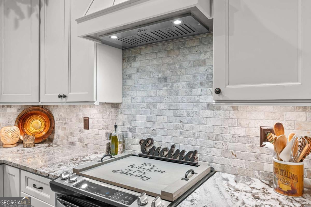 Talking Rock, Georgia, 30175, United States, 3 Bedrooms Bedrooms, ,2 BathroomsBathrooms,Residential,For Sale,1972070