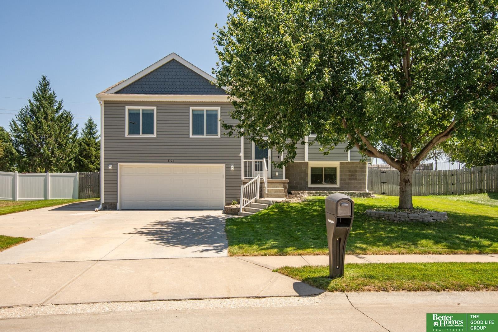 Edgewater Dr, Papillion, NE 68046