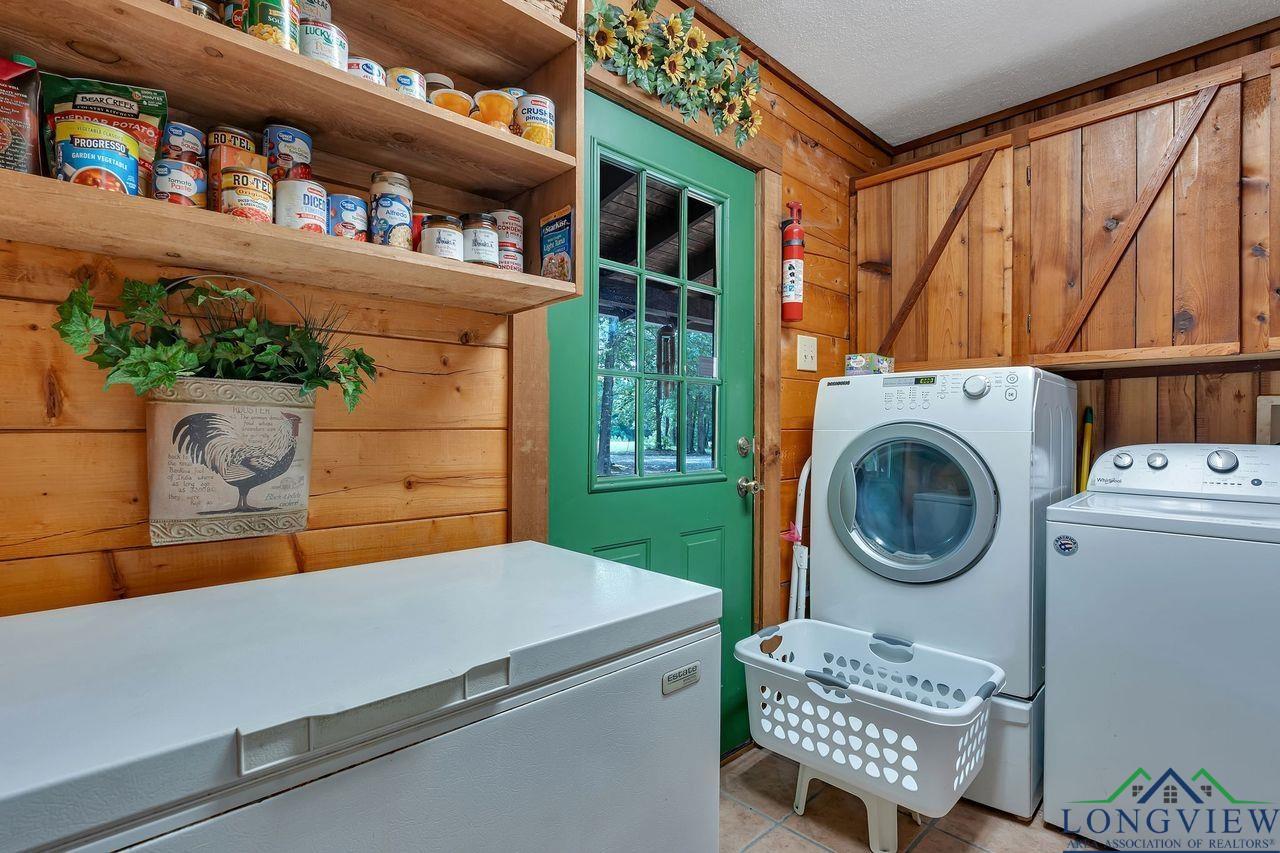 Marshall, Texas, 75672, United States, 3 Bedrooms Bedrooms, ,3 BathroomsBathrooms,Residential,For Sale,1906787