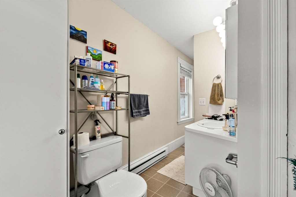 Marlborough, Massachusetts, 01752, United States, 4 Bedrooms Bedrooms, ,2 BathroomsBathrooms,Residential,For Sale,2001797