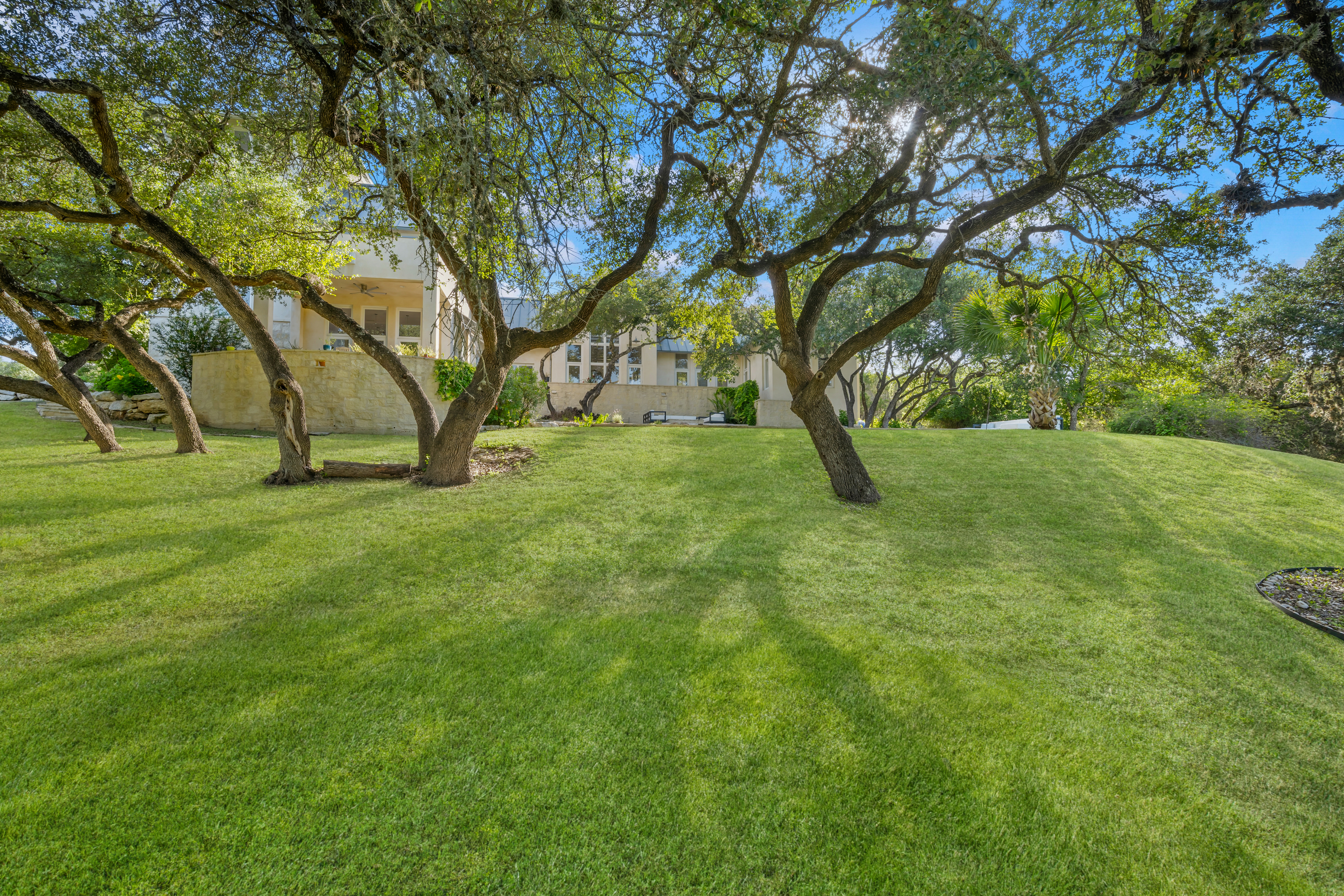  Hill Country Estate with Privacy and Presence - 物件實景