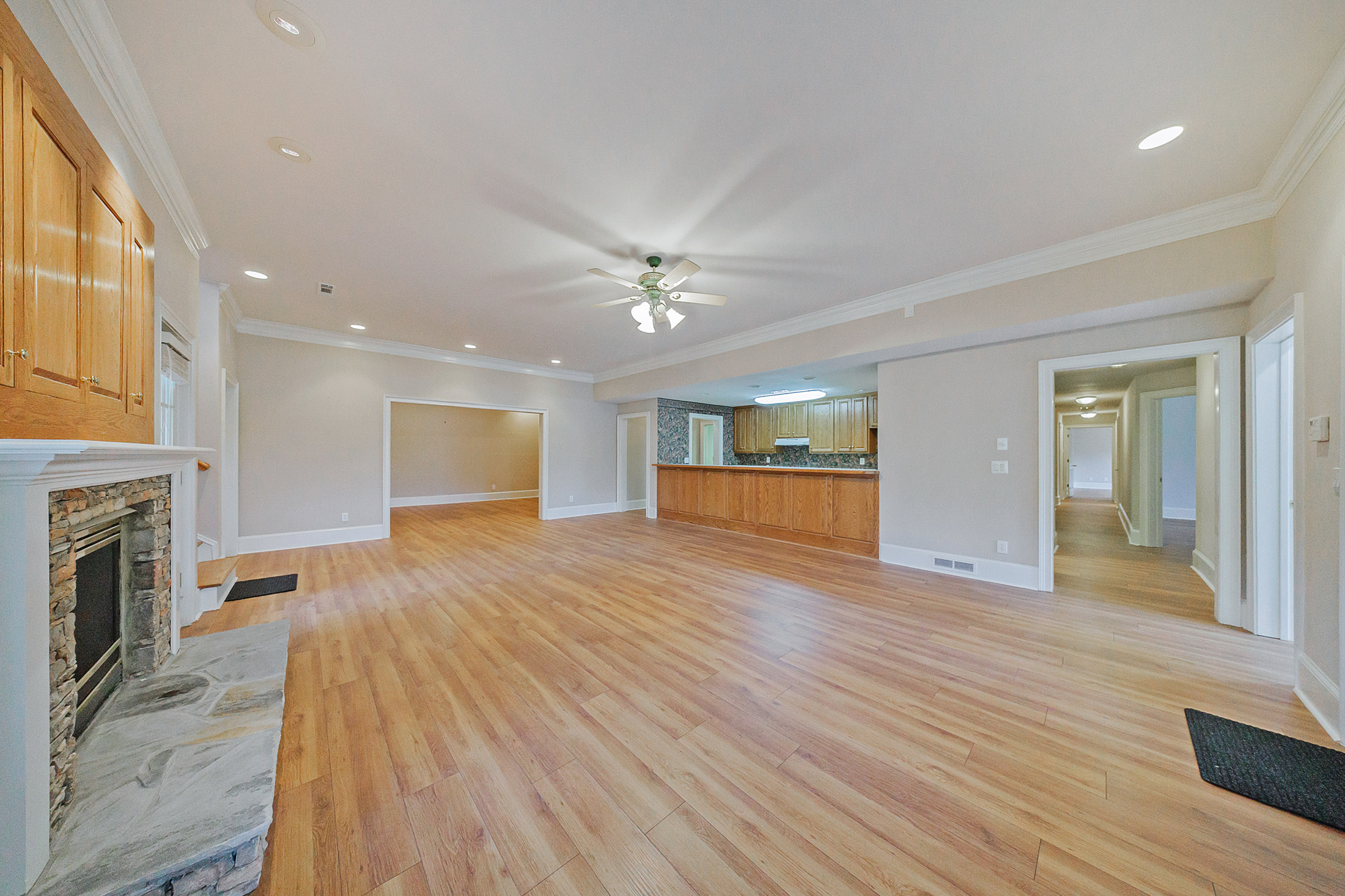  A Rare Opportunity to Own a Developer-Designed Lakefront Estate - 物件實景