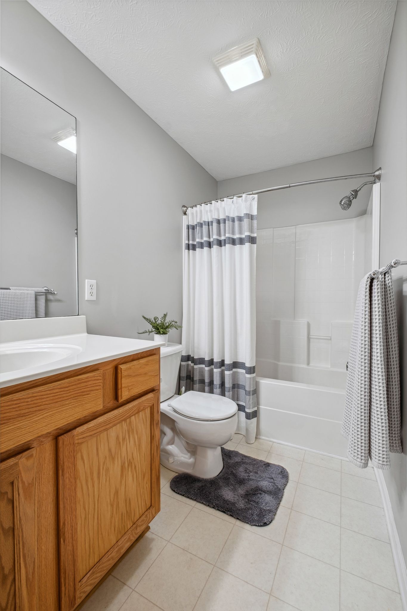 Hendersonville, Tennessee, 37075, United States, 4 Bedrooms Bedrooms, ,3 BathroomsBathrooms,Residential,For Sale,1819324