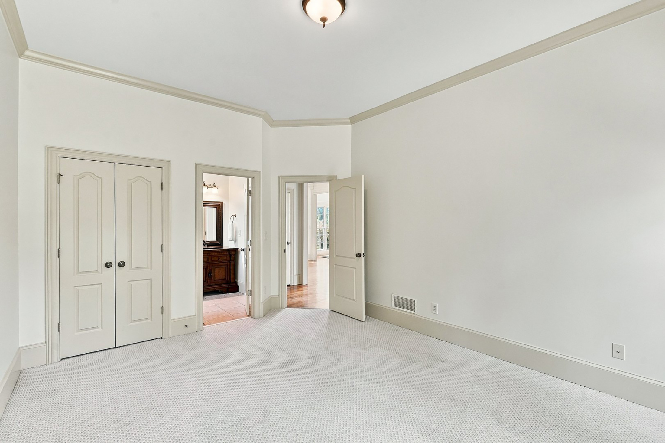  Exceptional Custom-Built Home with Theater, Full Bar and Private Gym - 物件實景