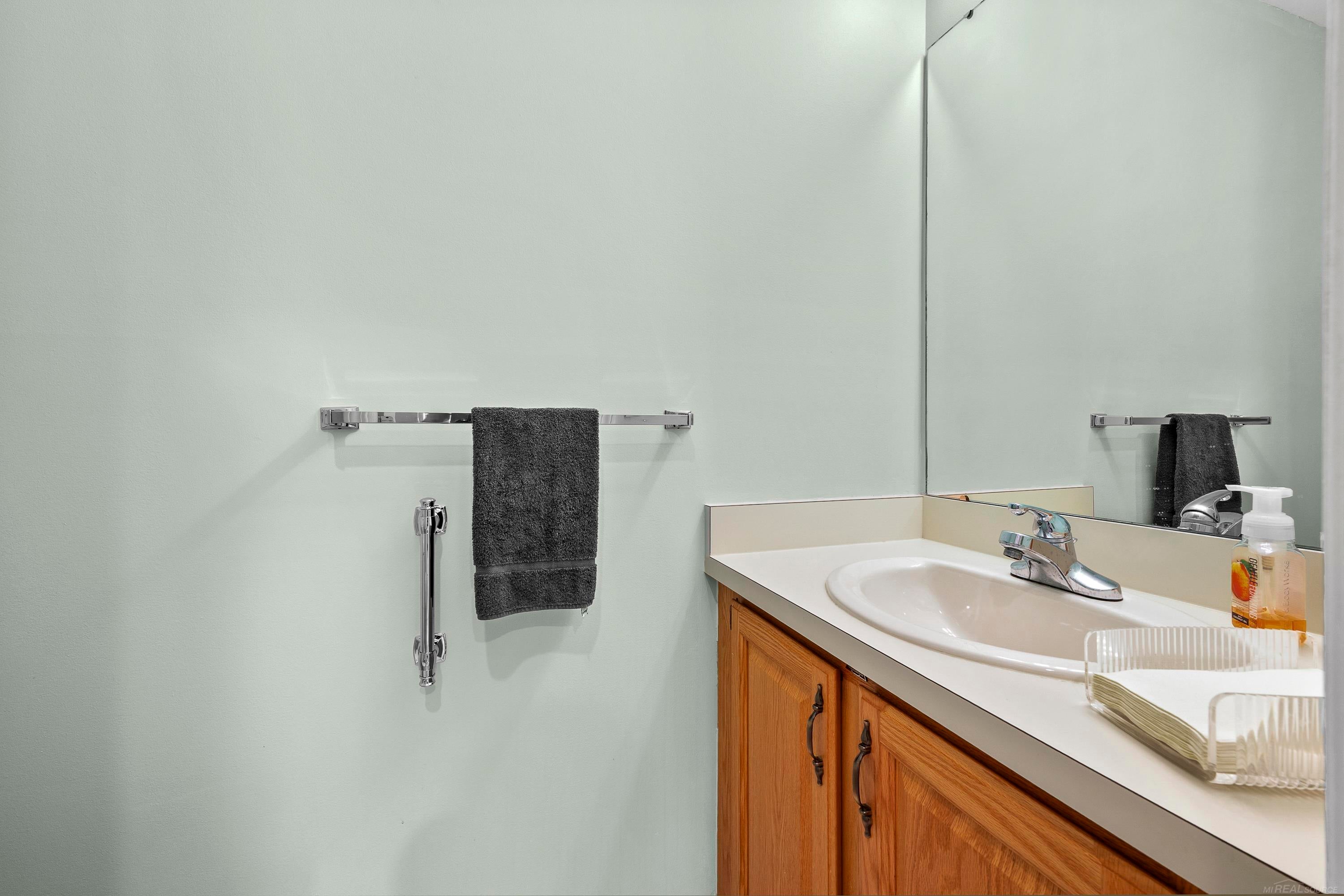 Rochester Hills, Michigan, 48307, United States, 2 Bedrooms Bedrooms, ,4 BathroomsBathrooms,Residential,For Sale,1979749