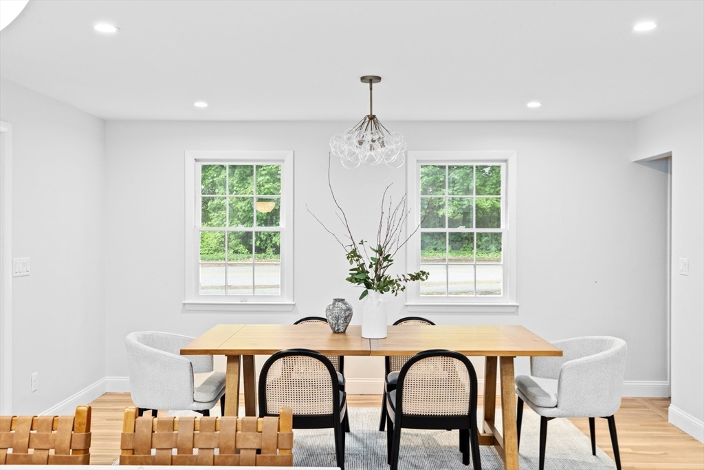 Hingham, Massachusetts, 02043, United States, 4 Bedrooms Bedrooms, ,2 BathroomsBathrooms,Residential,For Sale,2001936