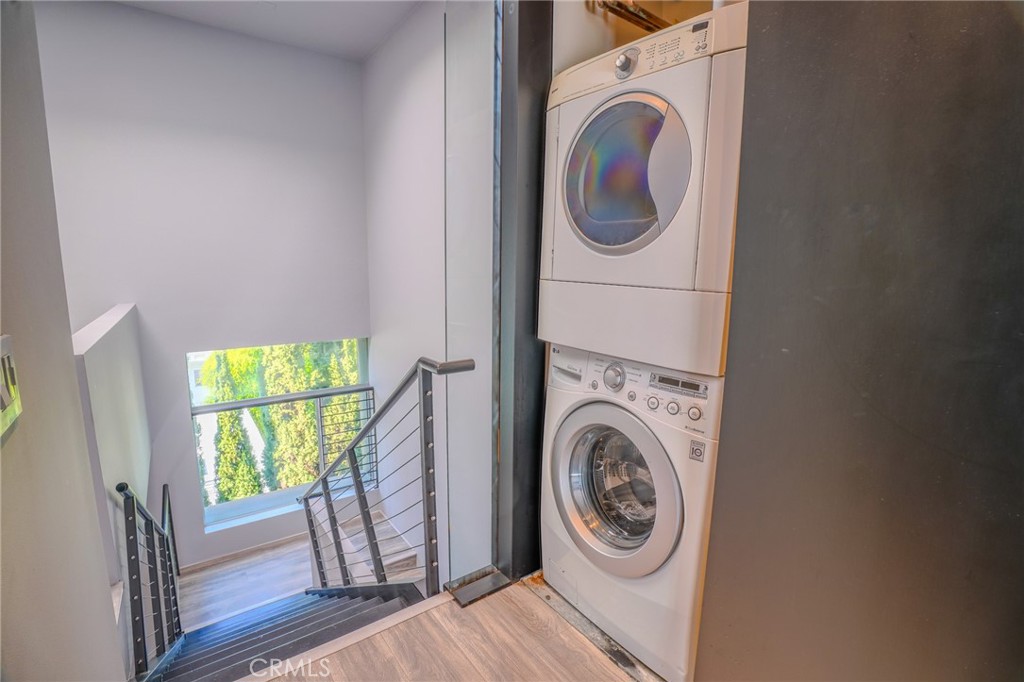 West Hollywood, California, 90046, United States, 1 Bedroom Bedrooms, ,2 BathroomsBathrooms,Residential,For Sale,1913666