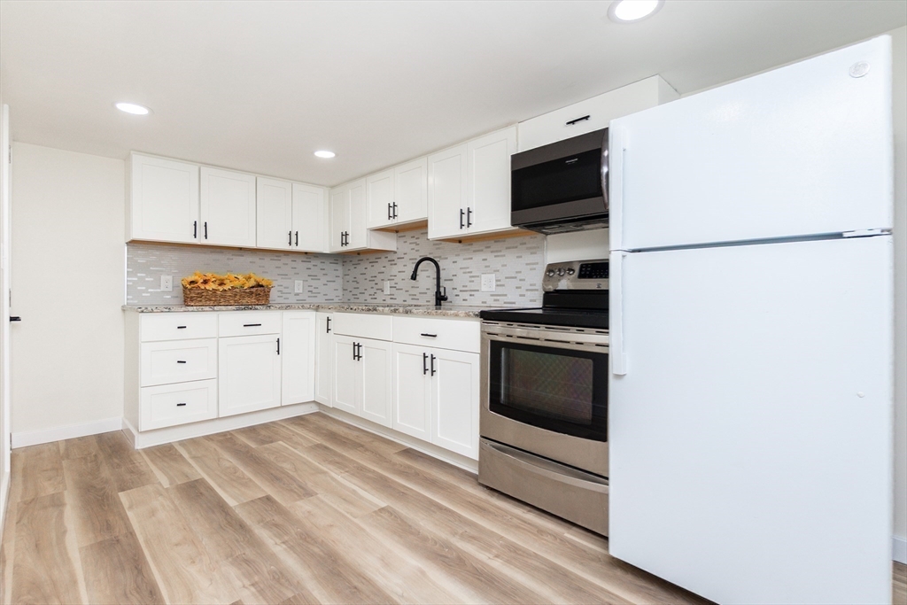 Peabody, Massachusetts, 01960, United States, 4 Bedrooms Bedrooms, ,3 BathroomsBathrooms,Residential,For Sale,1995158