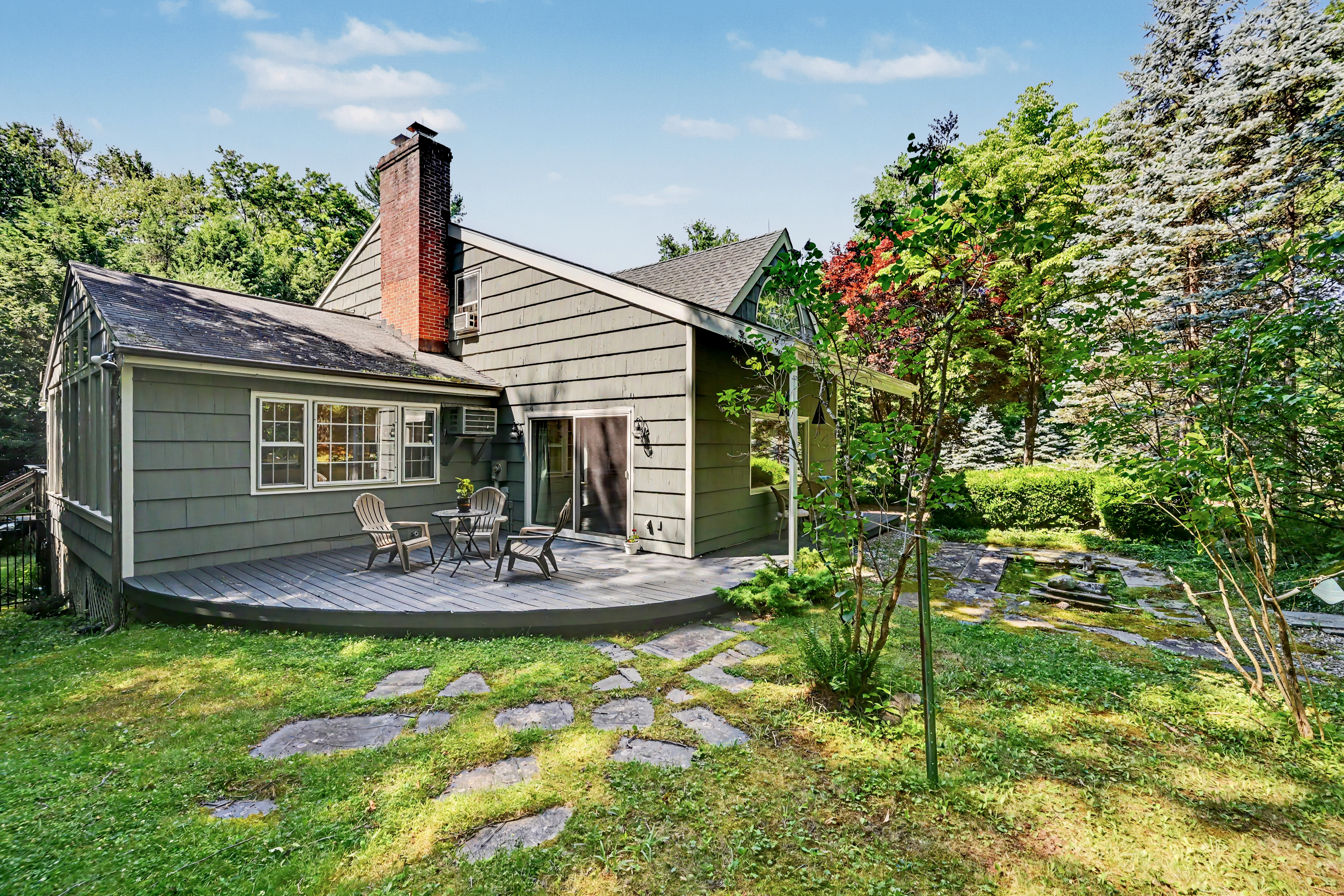  Sun-Drenched Contemporary Colonial Nestled on Two Picturesque Acres - 物件實景