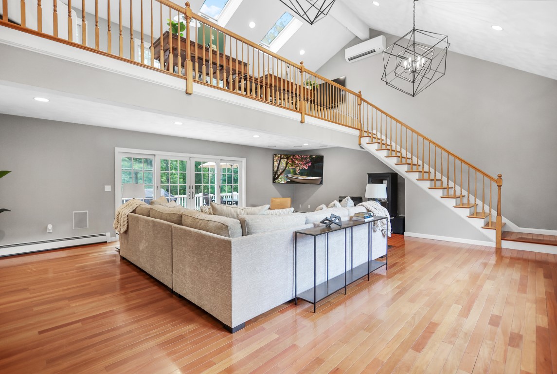 Derry, New Hampshire, 03038, United States, 3 Bedrooms Bedrooms, ,3 BathroomsBathrooms,Residential,For Sale,1886983