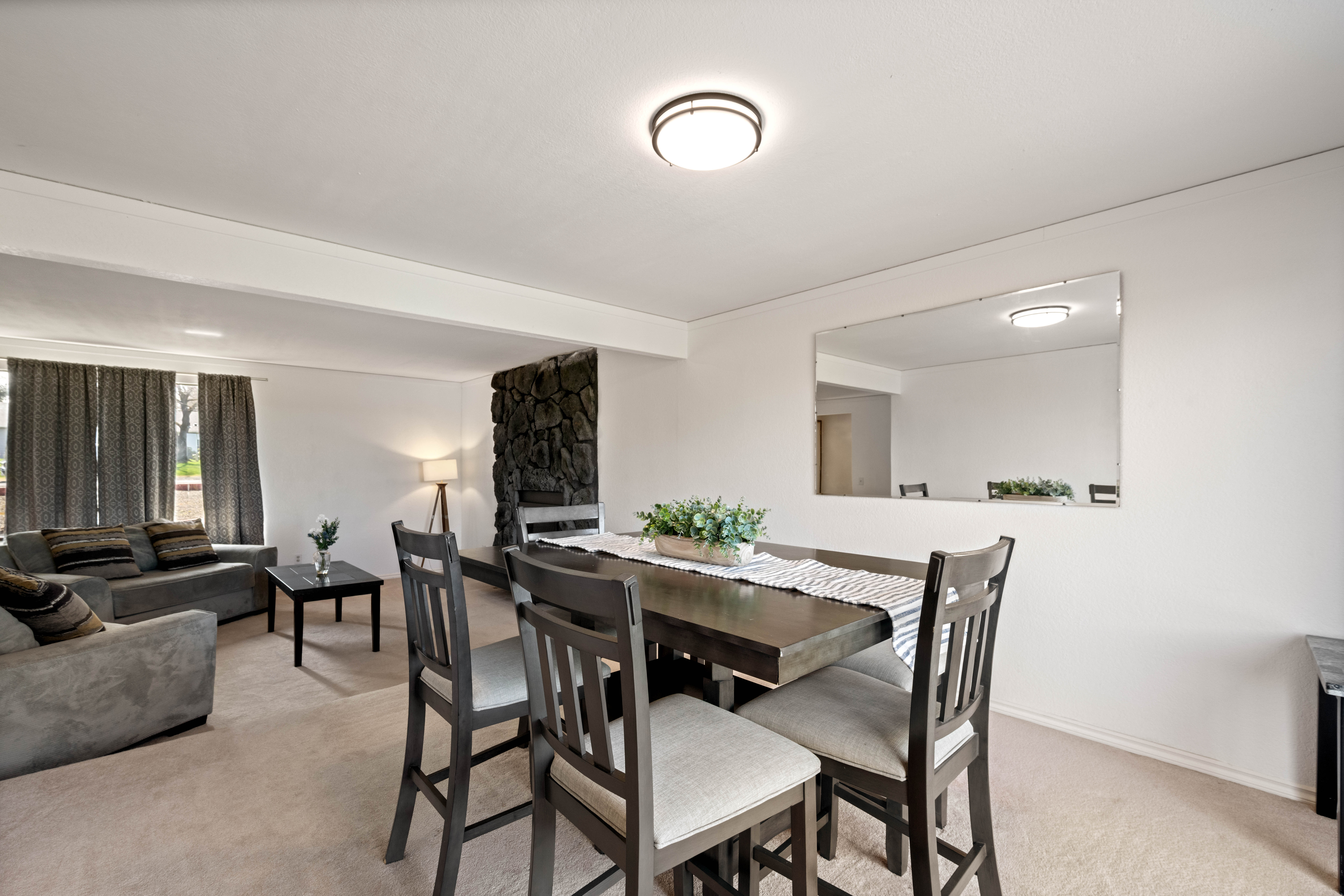  Stunning Views & Solar Panel Efficiency - 物件實景