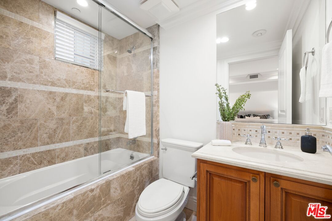 Los Angeles, California, 90049, United States, 2 Bedrooms Bedrooms, ,2 BathroomsBathrooms,Residential,For Sale,2002212