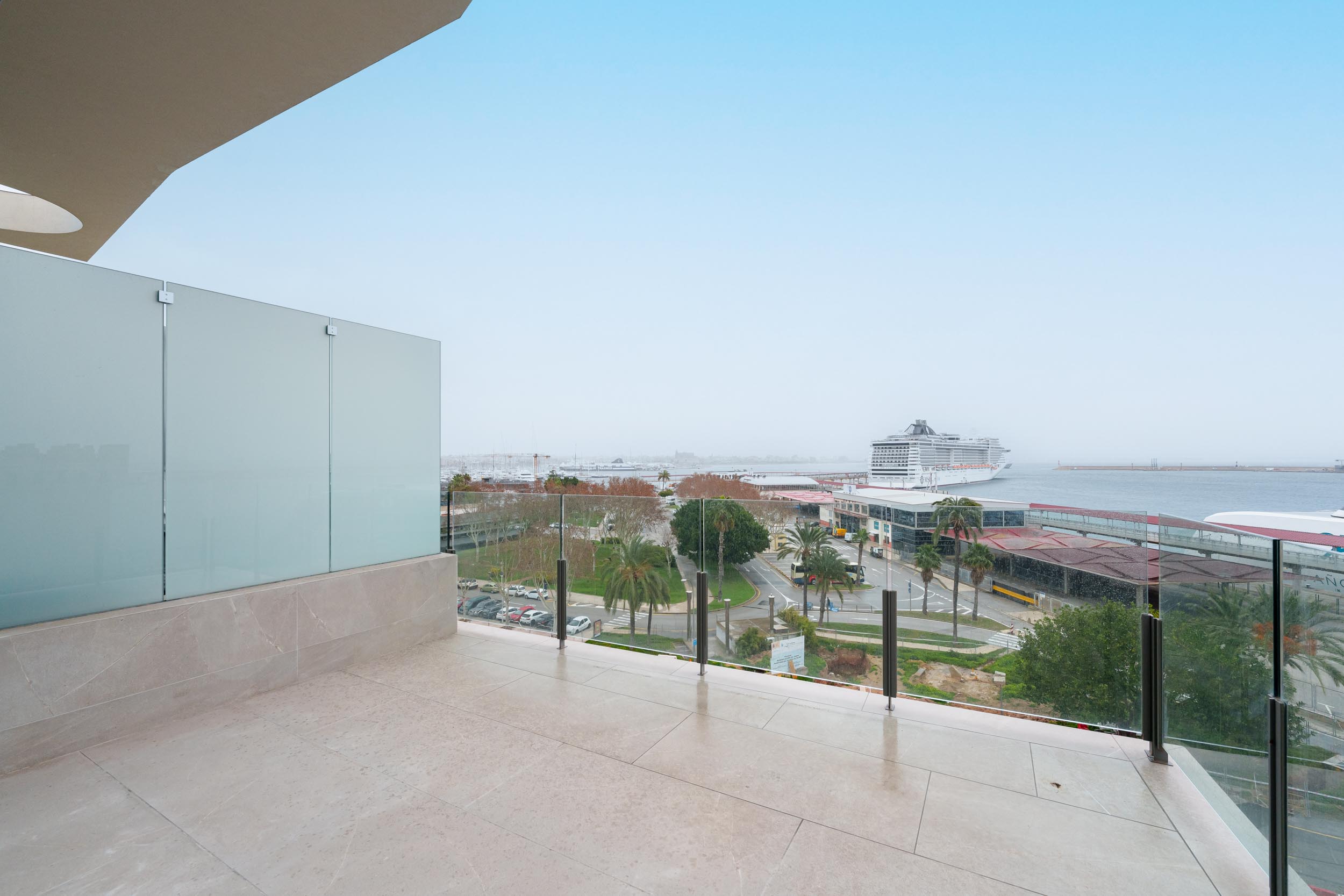 Duplex penthouse with sea views in Palma.