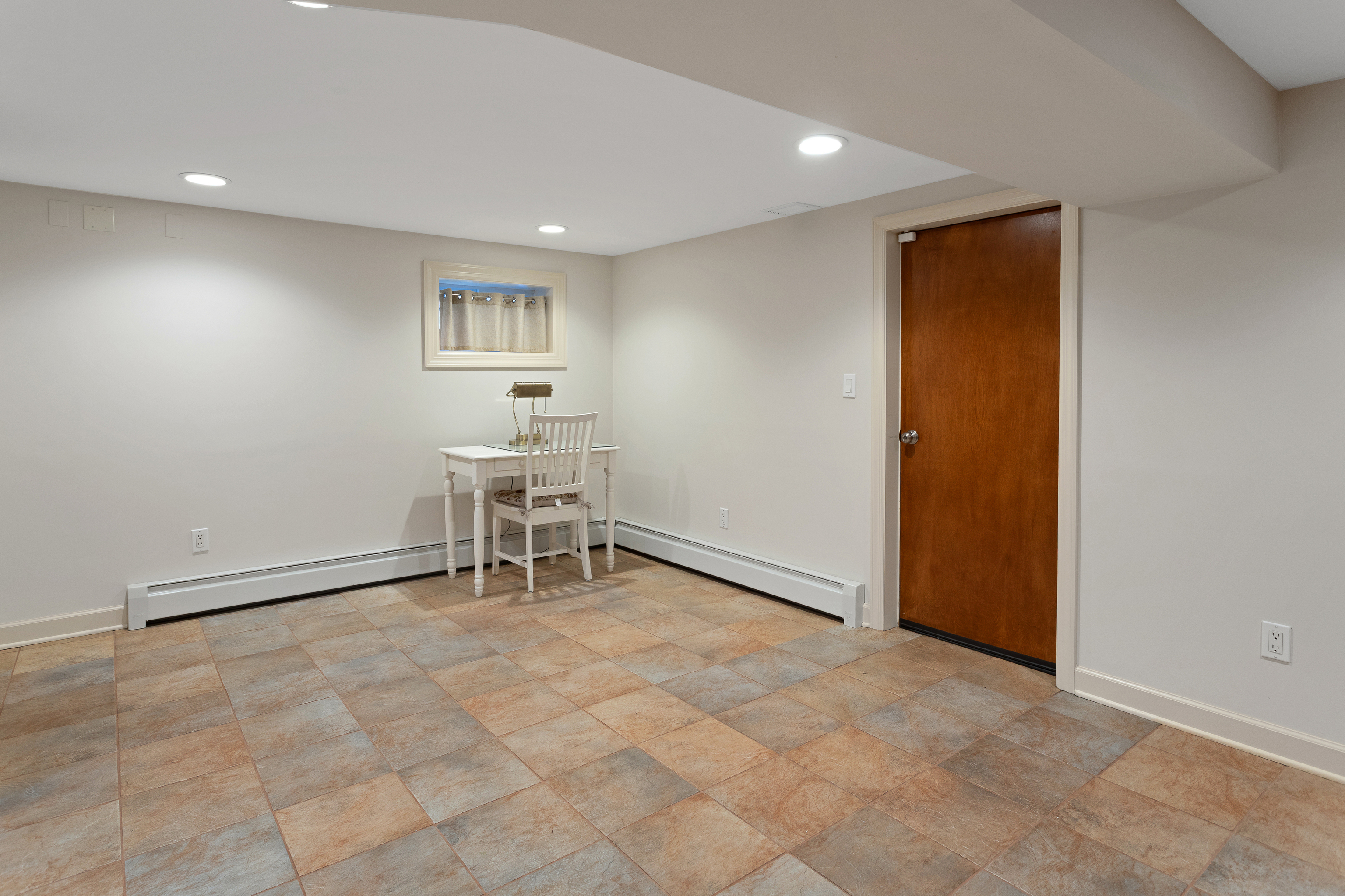 Stamford, Connecticut, 06905, United States, 2 Bedrooms Bedrooms, ,3 BathroomsBathrooms,Residential,For Sale,1987765