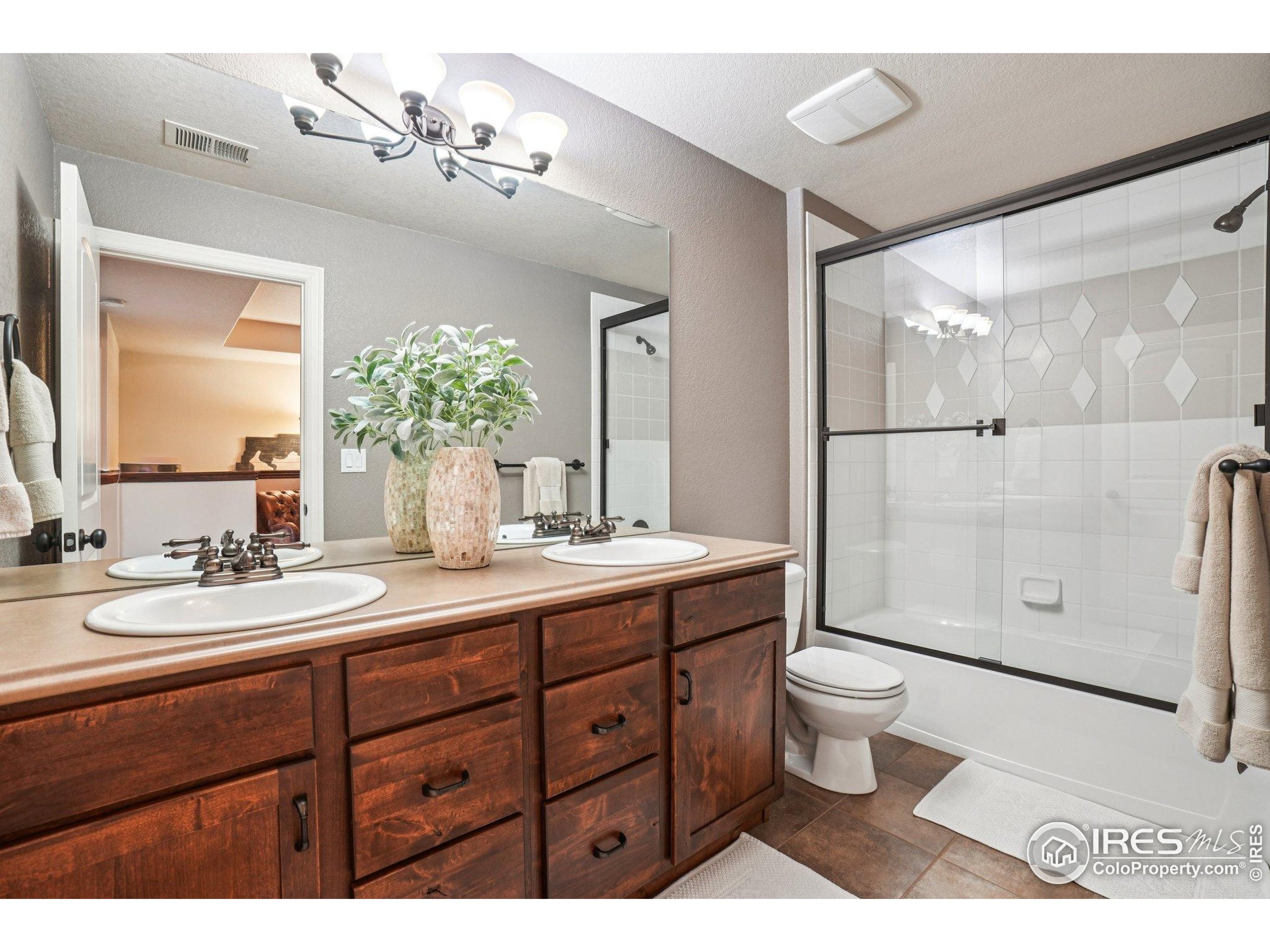 Windsor, Colorado, 80550, United States, 5 Bedrooms Bedrooms, ,3 BathroomsBathrooms,Residential,For Sale,1906749