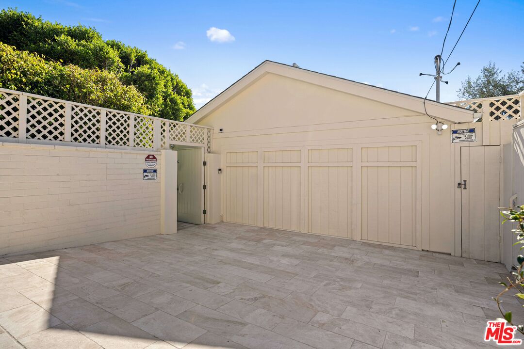 Malibu, California, 90265, United States, 3 Bedrooms Bedrooms, ,3 BathroomsBathrooms,Residential,For Sale,1989426