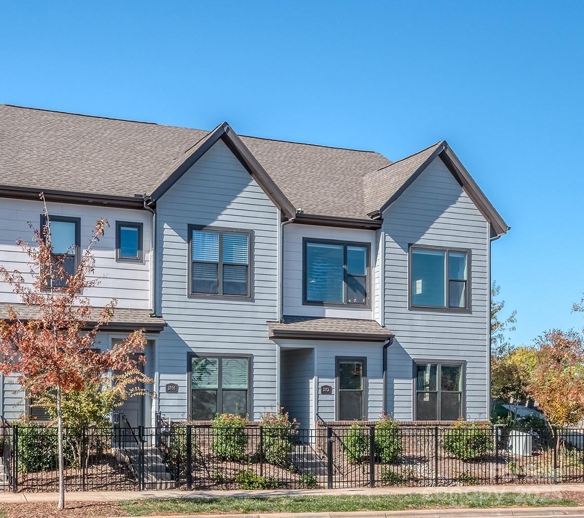 Charlotte, North Carolina, 28277, United States, 4 Bedrooms Bedrooms, ,4 BathroomsBathrooms,Residential,For Sale,1989428