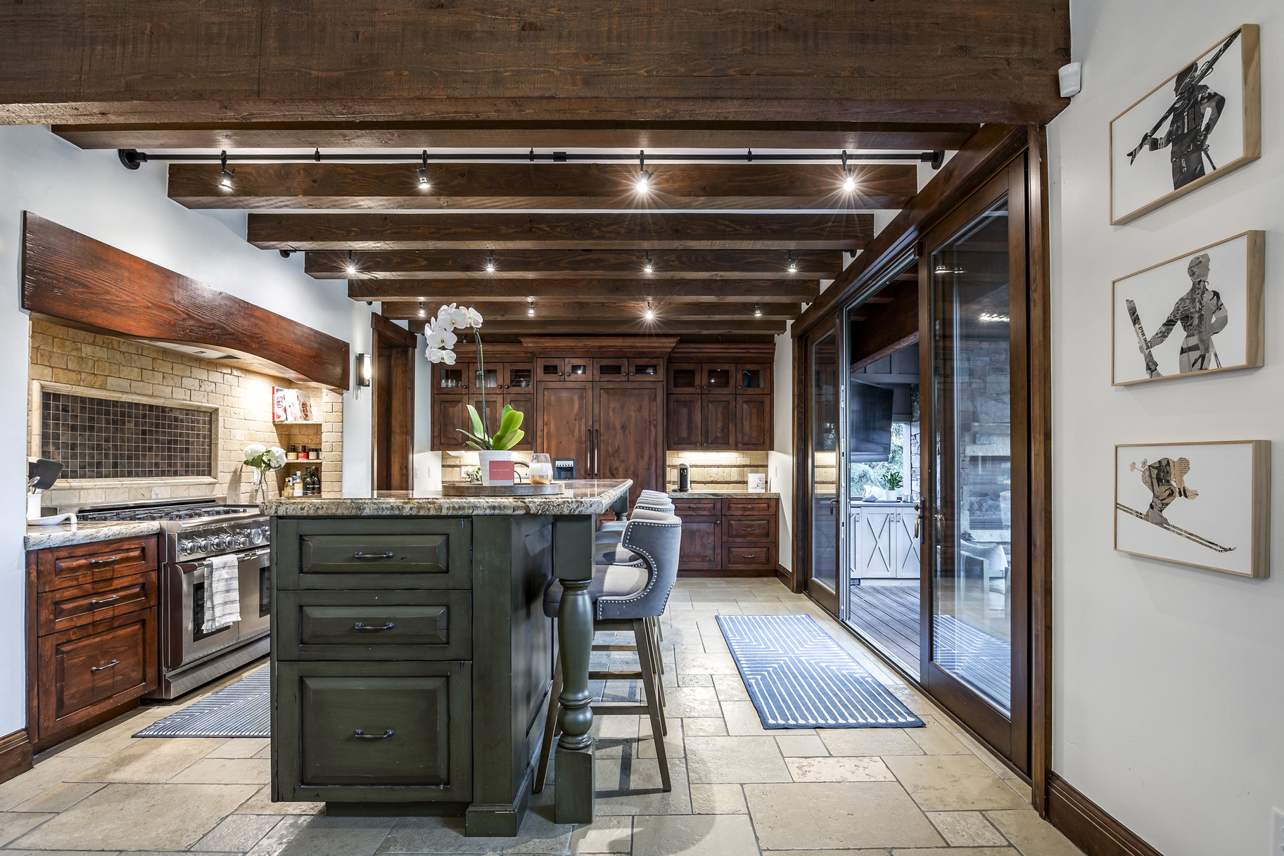  Rare Park Meadows Retreat with Creekside Setting and Expansive Ski Resort Views - 物件實景