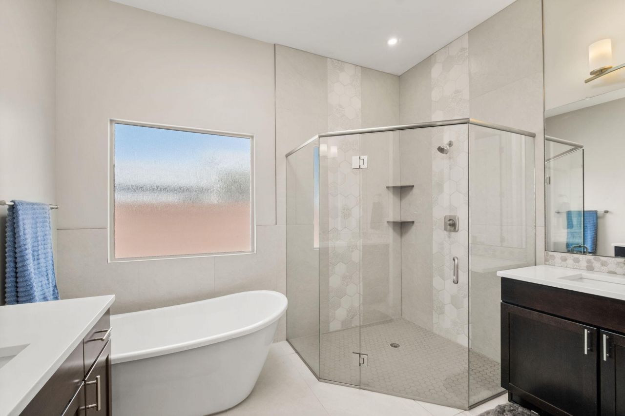 Albuquerque, New Mexico, 87120, United States, 5 Bedrooms Bedrooms, ,5 BathroomsBathrooms,Residential,For Sale,1940027